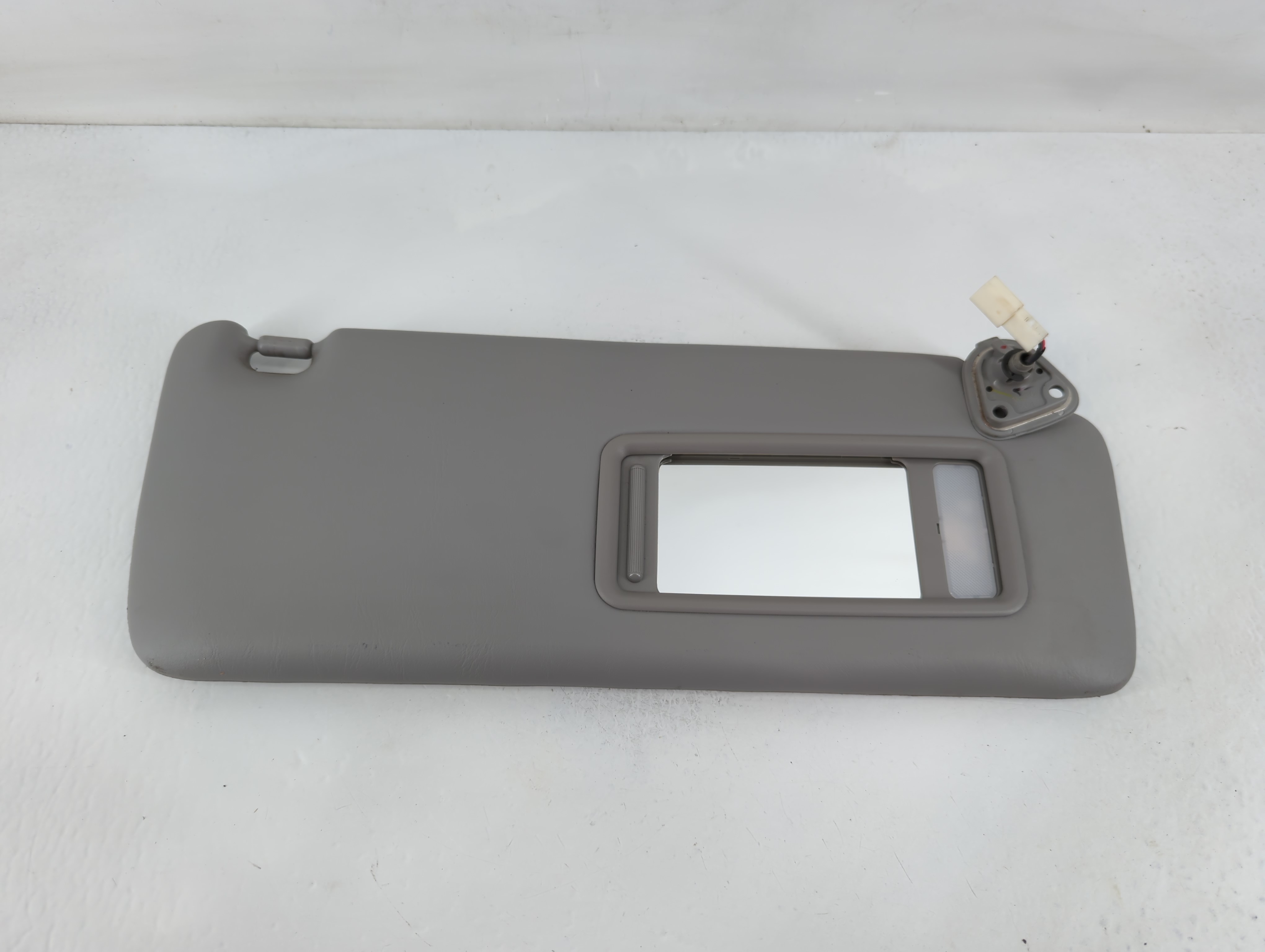 2004-2007 Toyota Highlander Passenger Sun Visor Mirror Right Sunvisor 827486 - Oemusedautoparts1.com