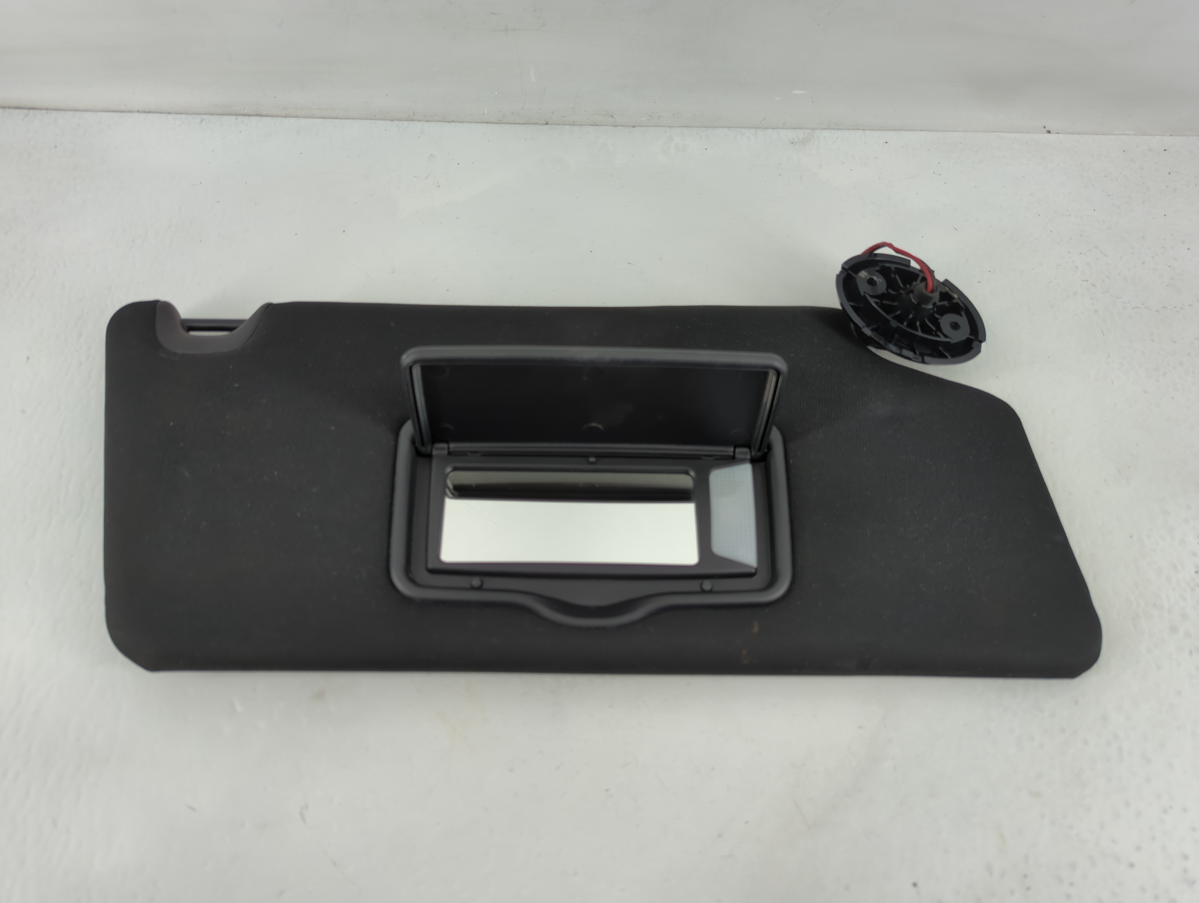 2016 Ford Explorer Passenger Sun Visor Mirror Right Sunvisor Black 827490 - Oemusedautoparts1.com
