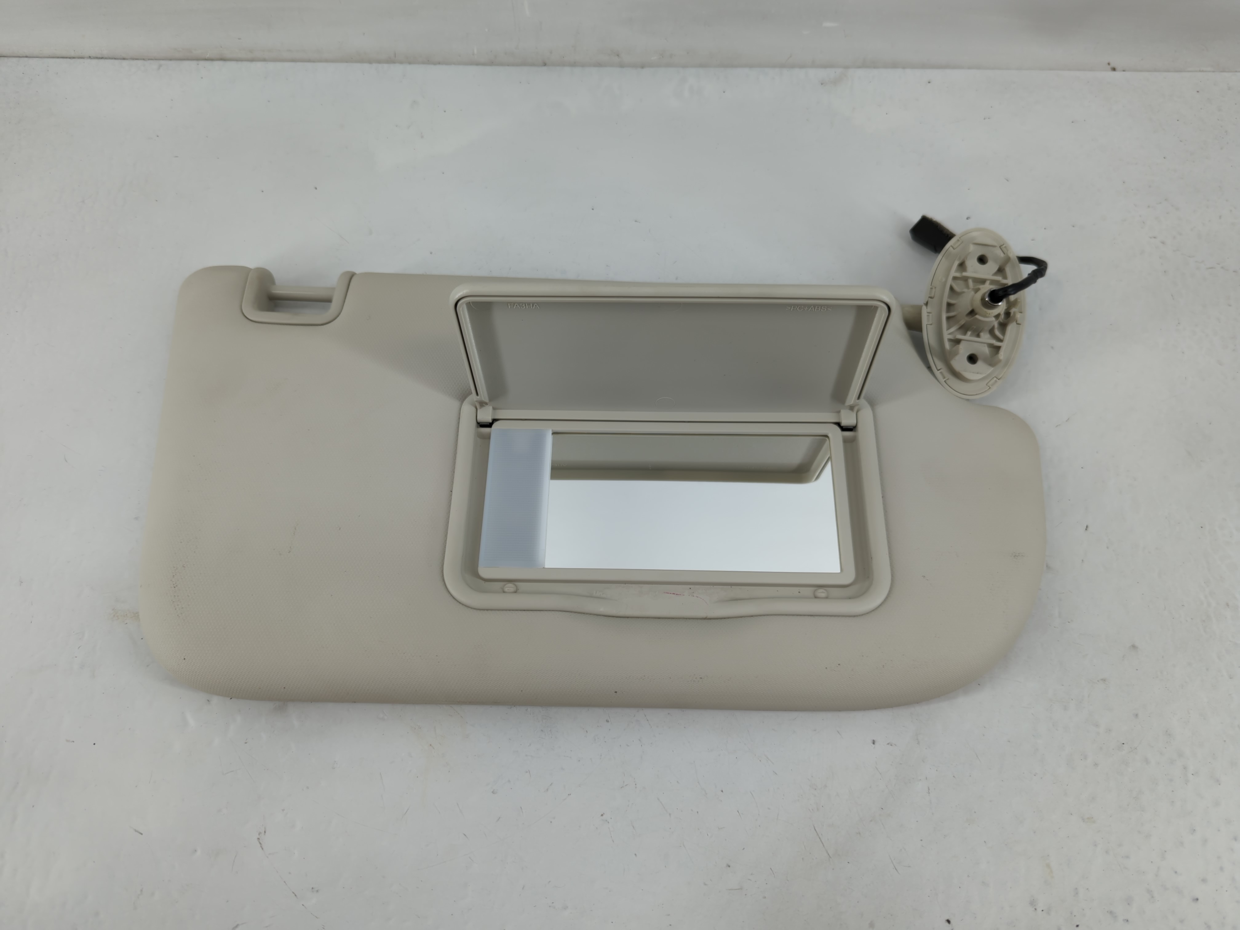 2013-2019 Ford Escape Passenger Sun Visor Mirror Right Sunvisor Ivory 827499 - Oemusedautoparts1.com