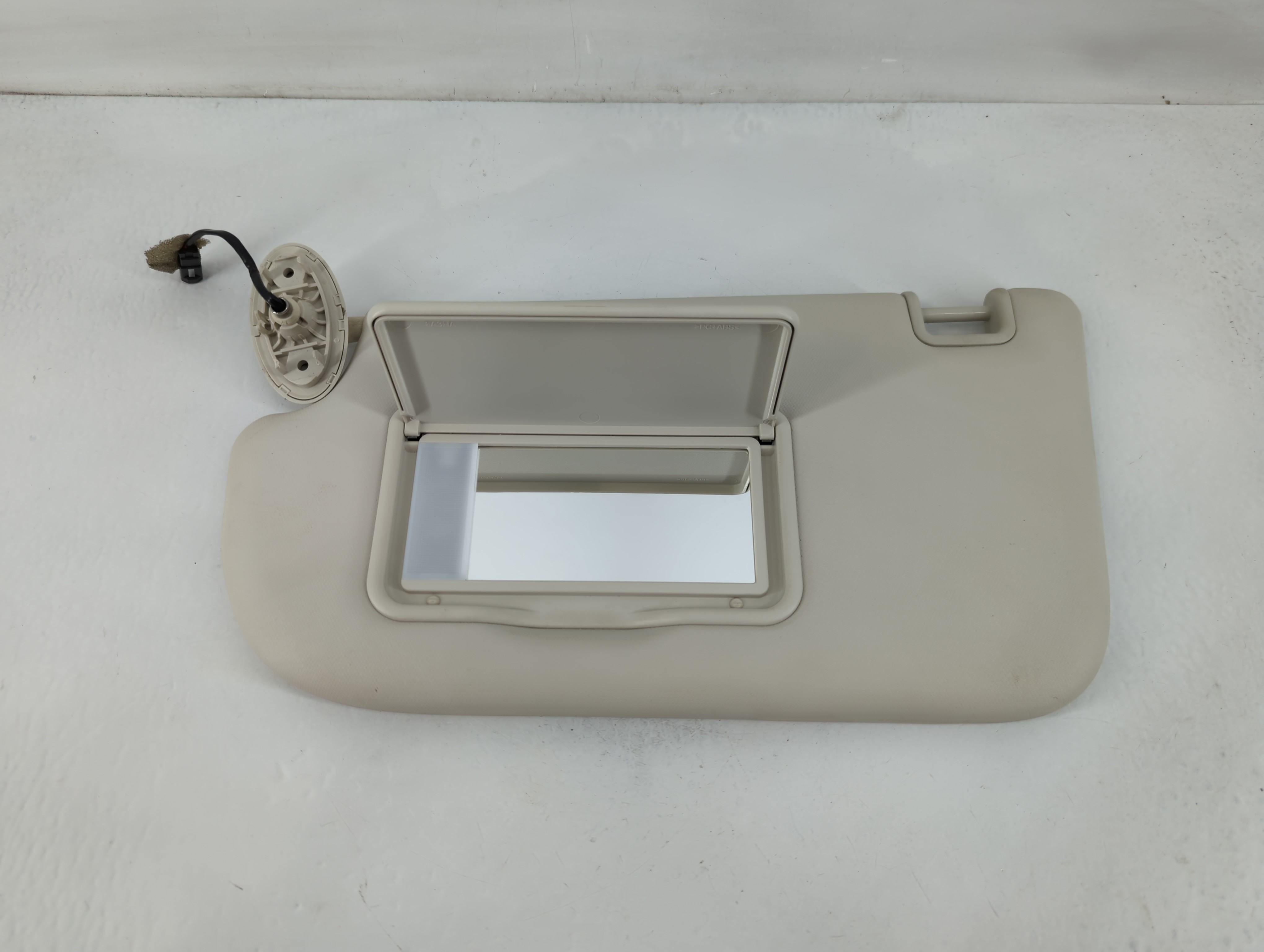 2013-2019 Ford Escape Driver Sun Visor Mirror Left Sunvisor Ivory 827500 - Oemusedautoparts1.com