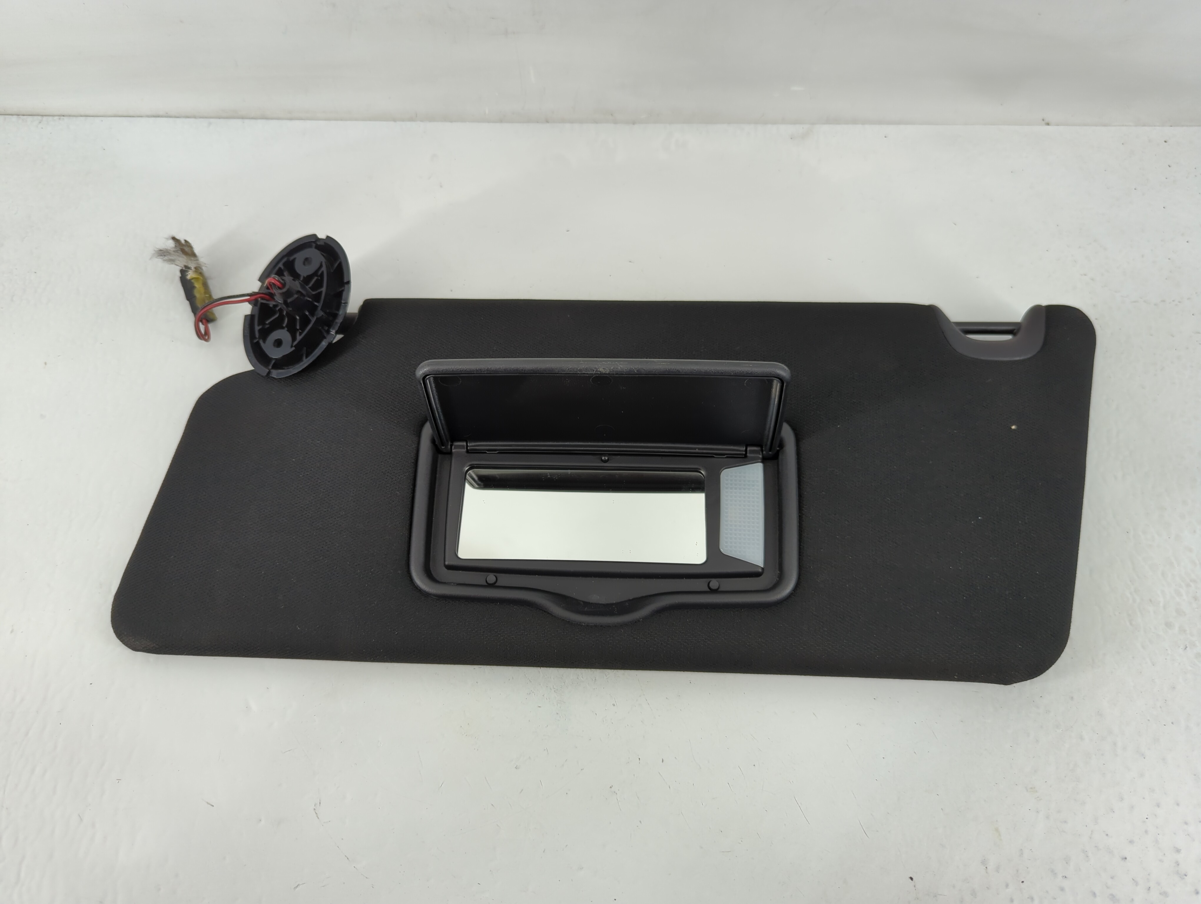 2016 Ford Explorer Driver Sun Visor Mirror Left Sunvisor Black 827545 - Oemusedautoparts1.com