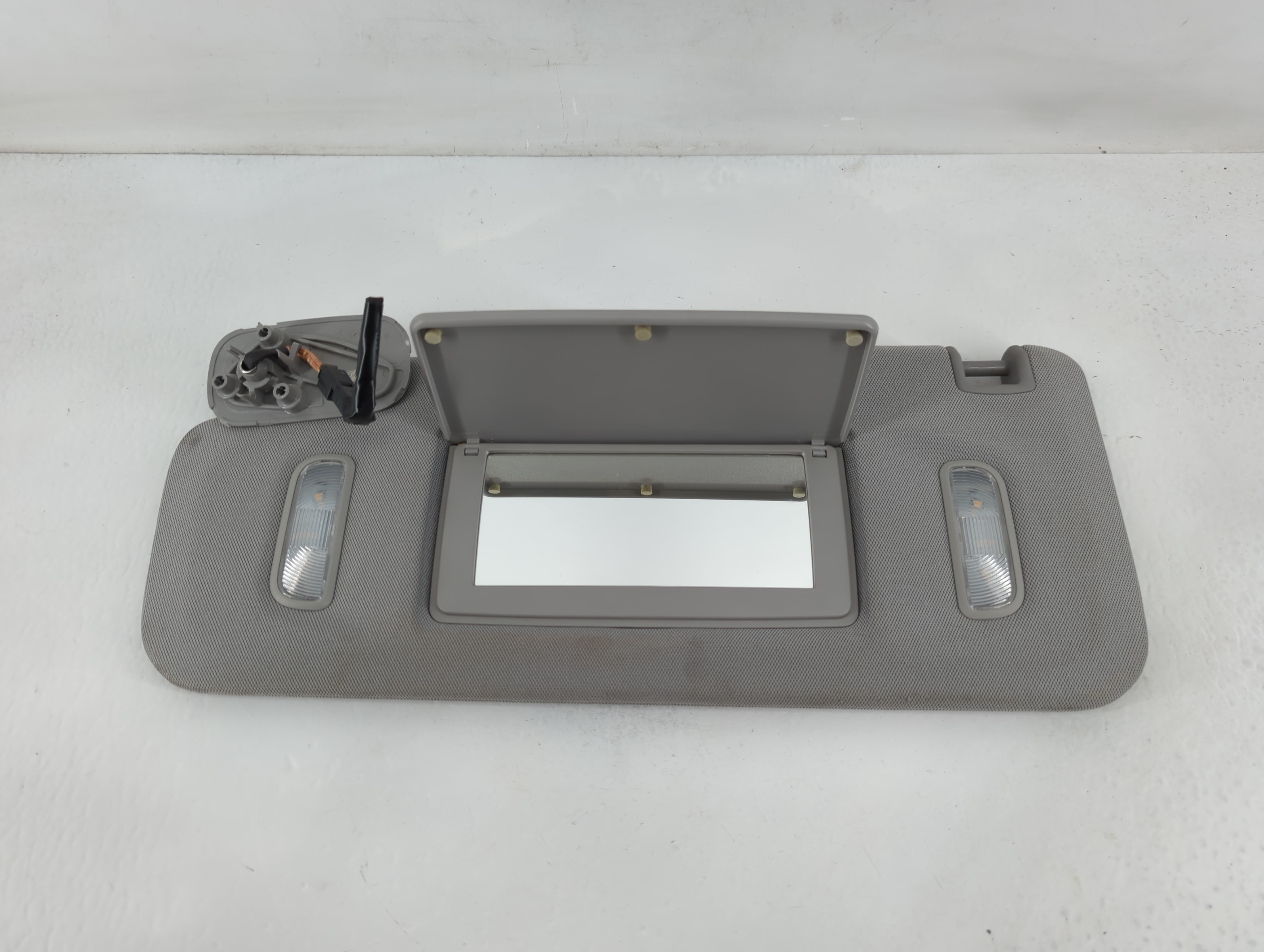 Picture of 2015-2018 Chevrolet Silverado 3500 Driver Sun Visor Mirror Left Sunvisor 827546