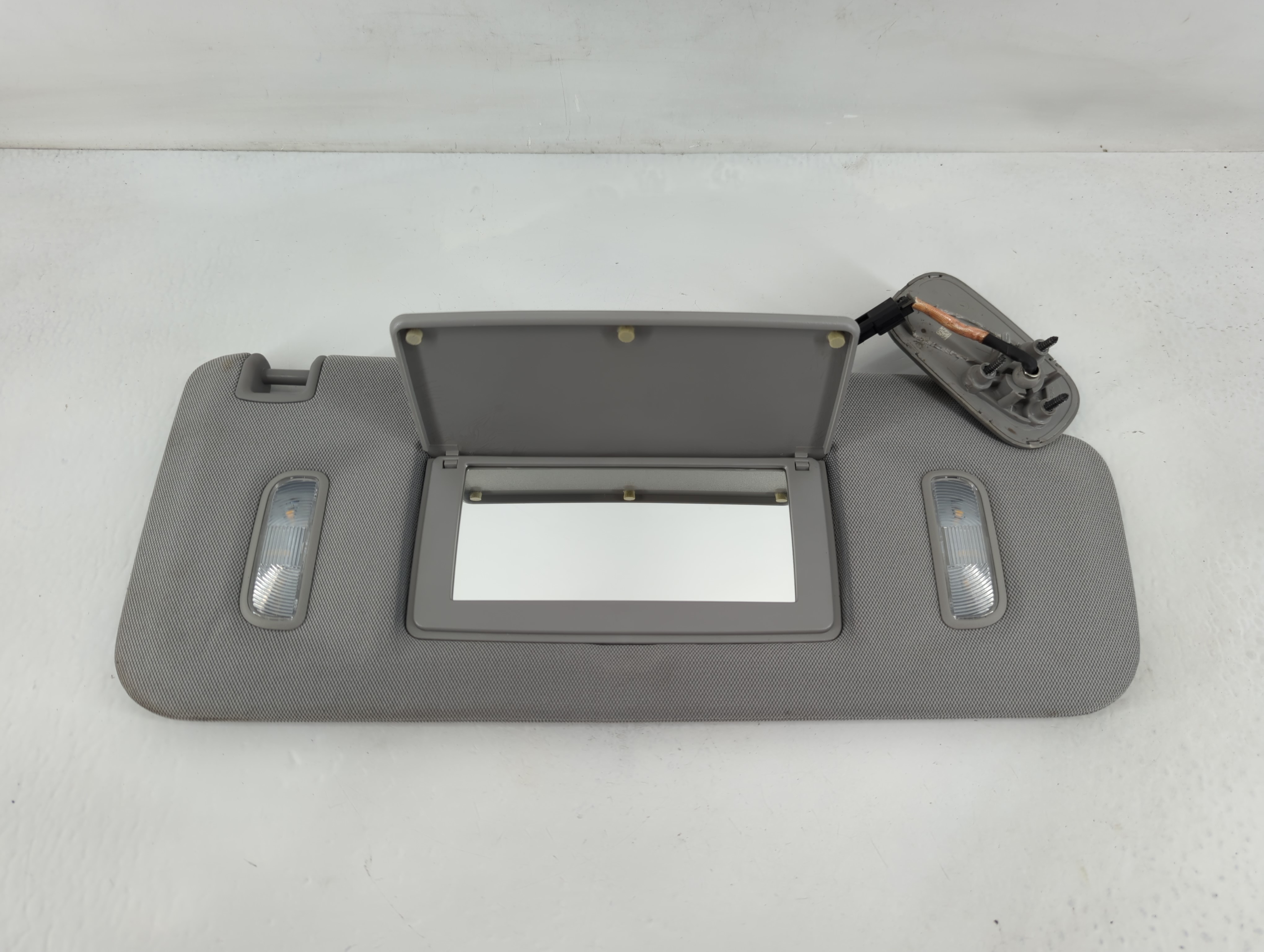 Picture of 2014-2019 Gmc Sierra 1500 Passenger Sun Visor Mirror Right Sunvisor Grey 827547