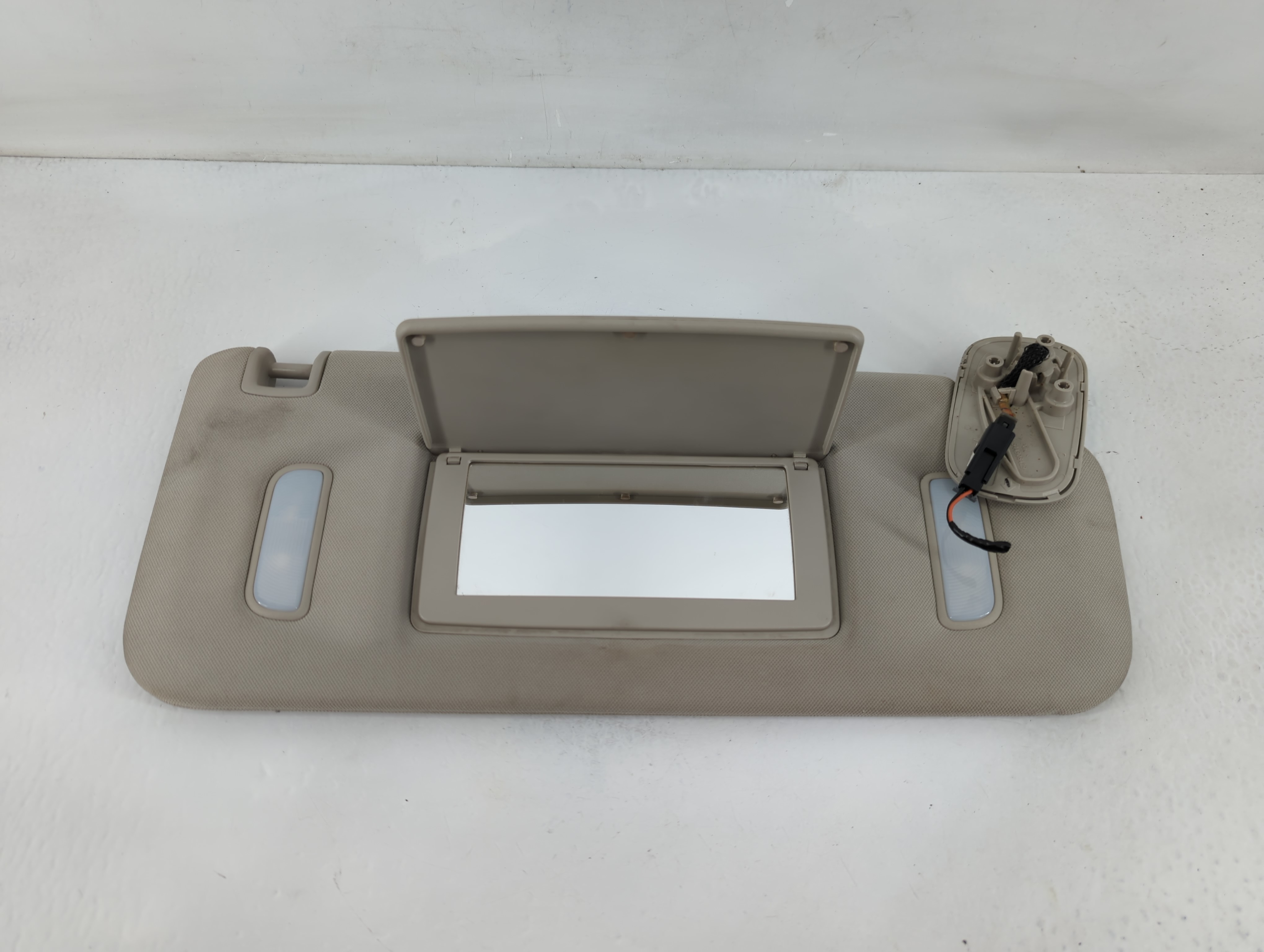 2007-2014 Cadillac Escalade Driver Sun Visor Mirror Left Sunvisor Grey 827551 - Oemusedautoparts1.com