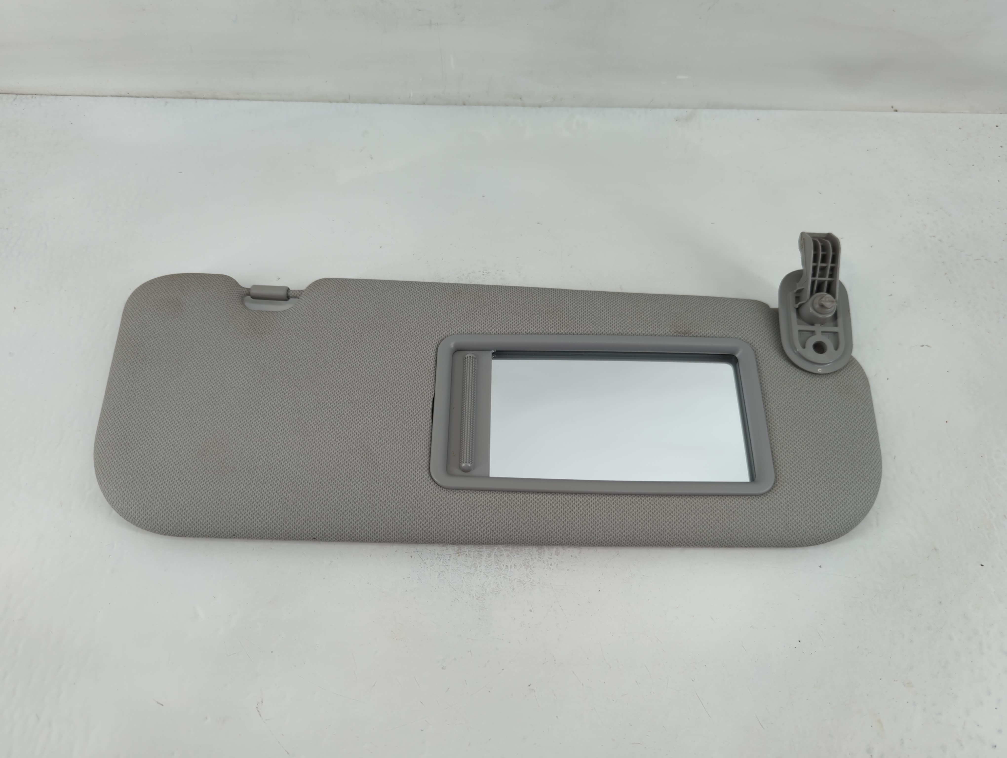 2014-2016 Hyundai Elantra Passenger Sun Visor Mirror Right Sunvisor Grey 827553 - Oemusedautoparts1.com