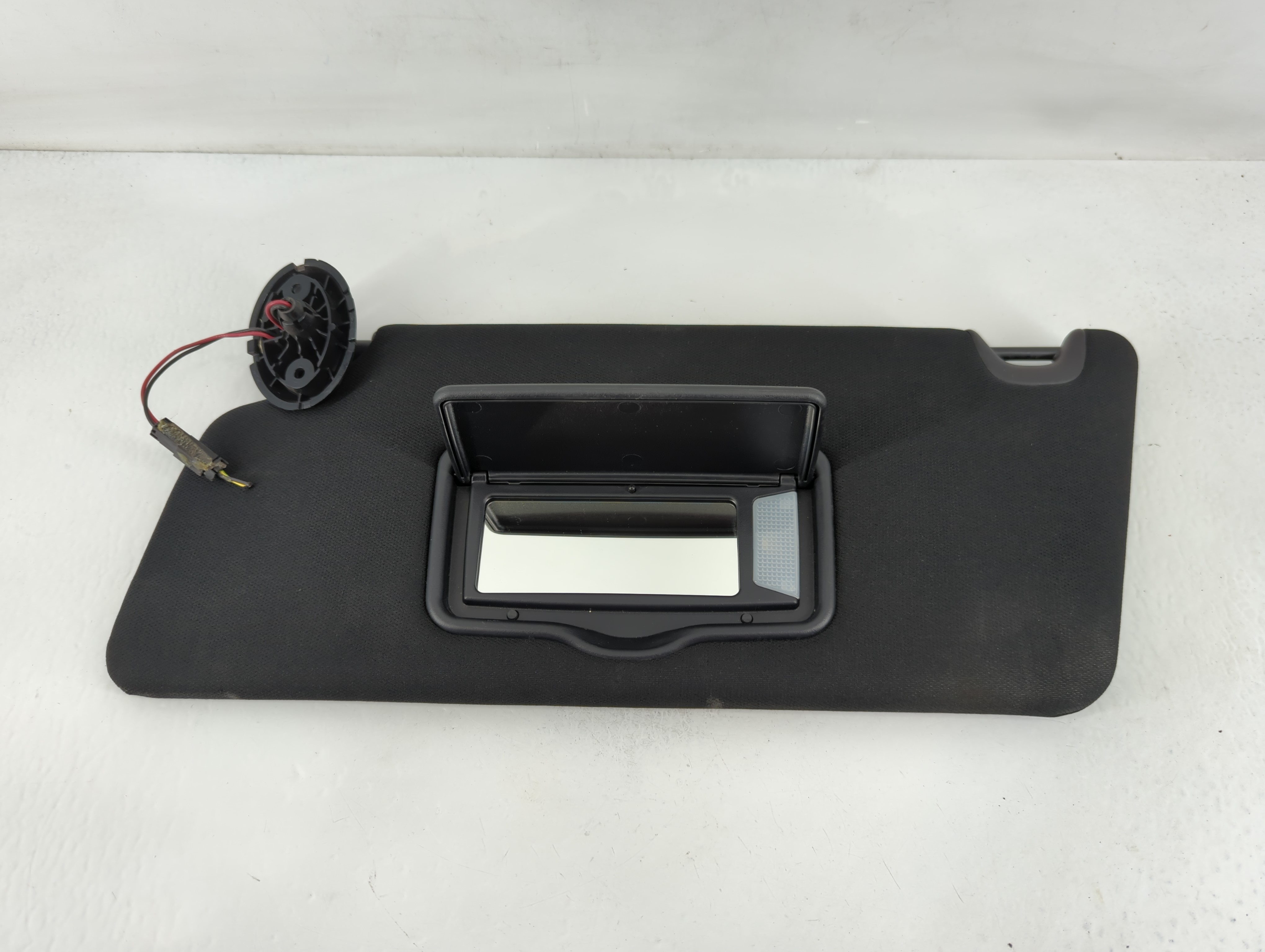 2018 Ford Explorer Driver Sun Visor Mirror Left Sunvisor Black 827555 - Oemusedautoparts1.com