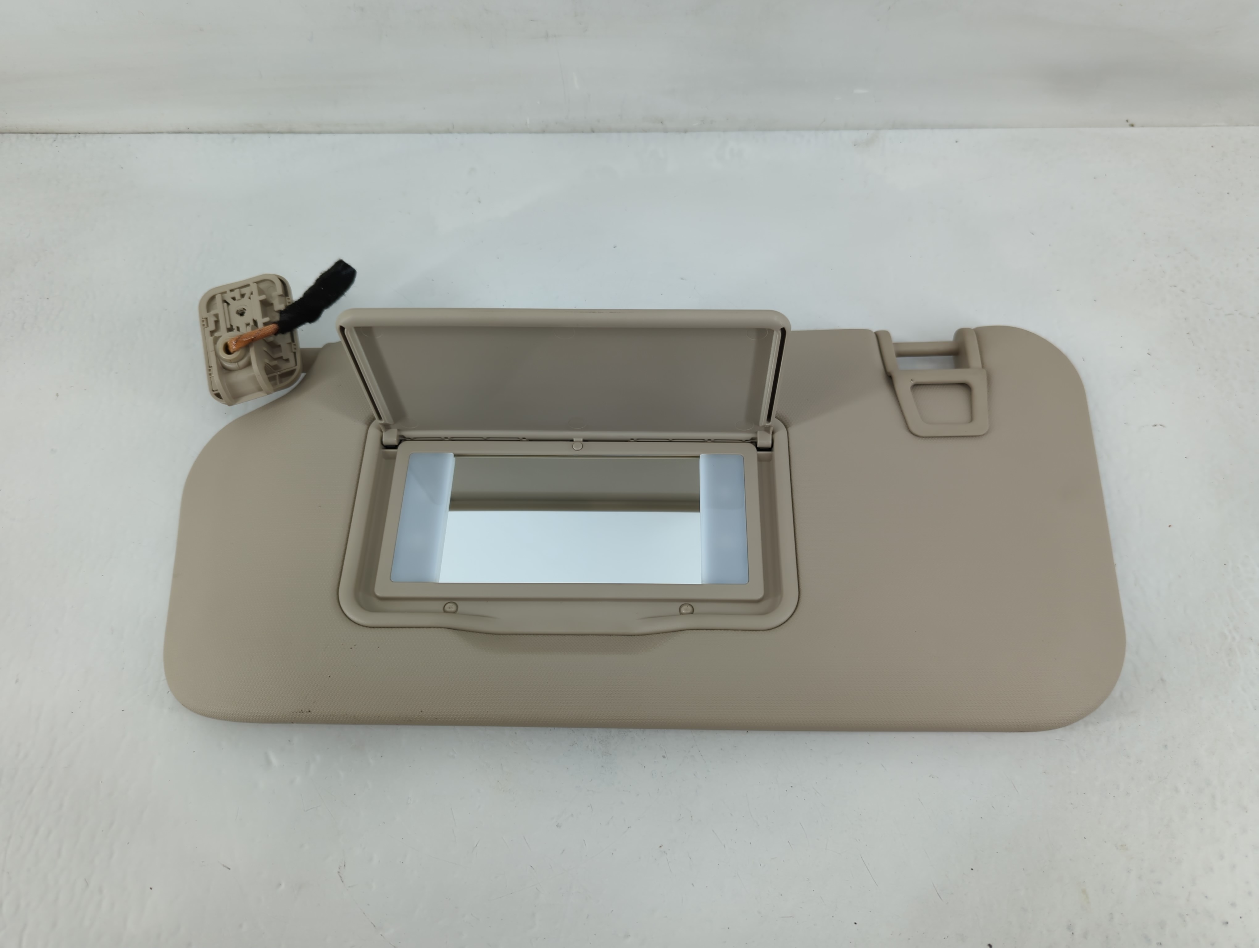 2020-2020 Ford Escape Driver Sun Visor Mirror Left Sunvisor Beige 827560 - Oemusedautoparts1.com