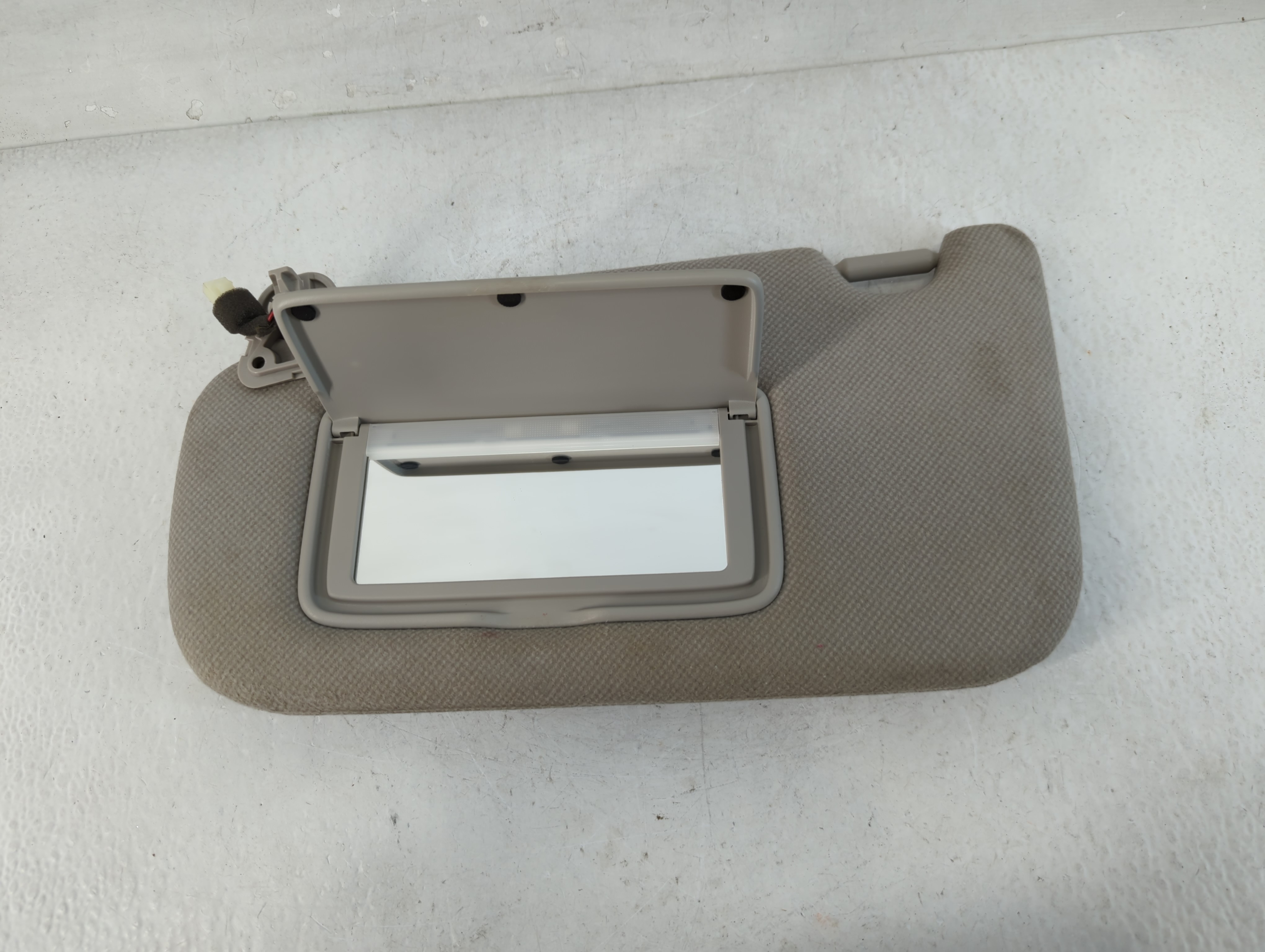 2013-2019 Nissan Sentra Driver Sun Visor Mirror Left Sunvisor Grey 827572 - Oemusedautoparts1.com