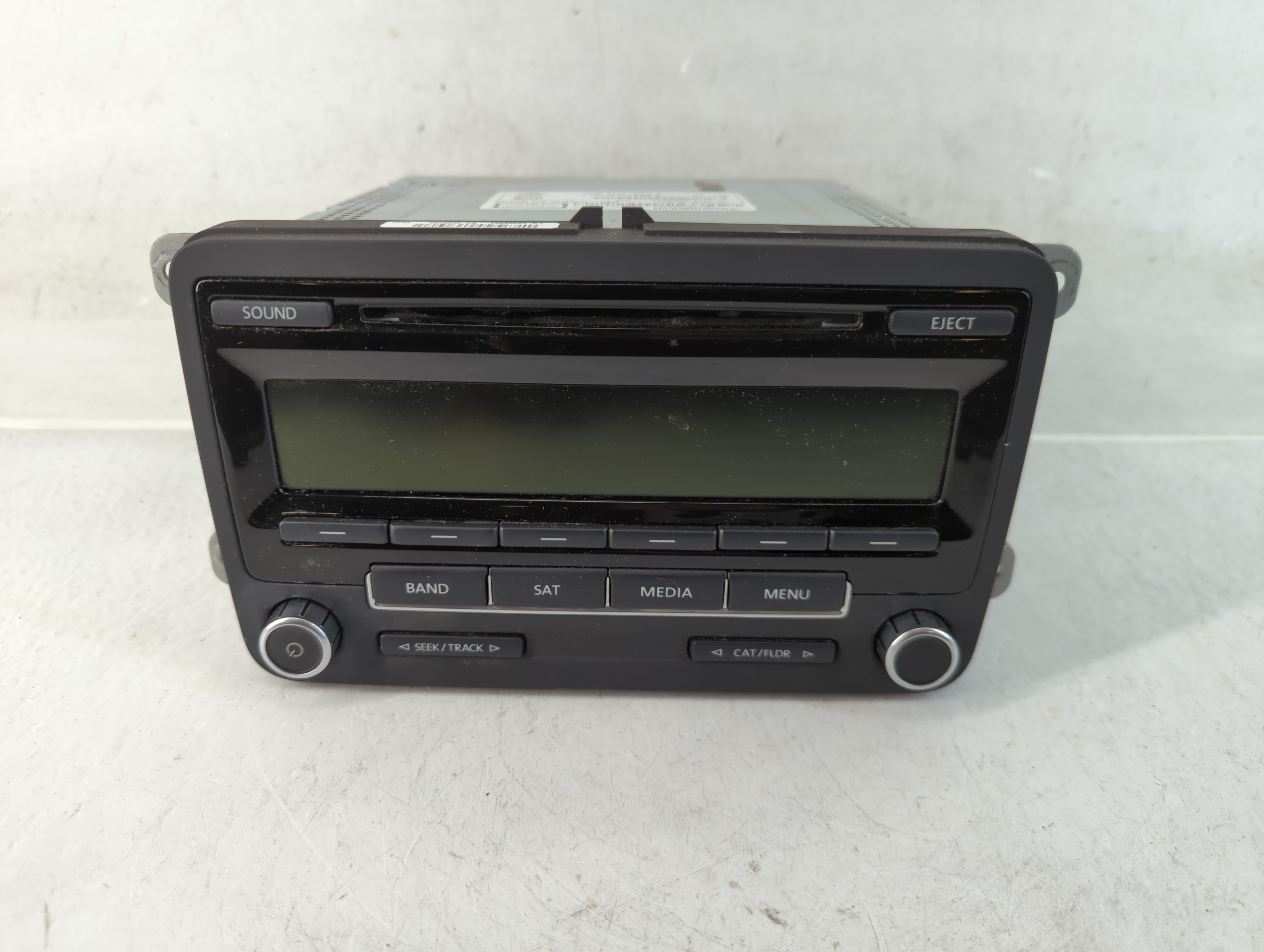 2012-2015 Volkswagen Passat Am Fm Cd Player Radio Receiver 827938 - Oemusedautoparts1.com