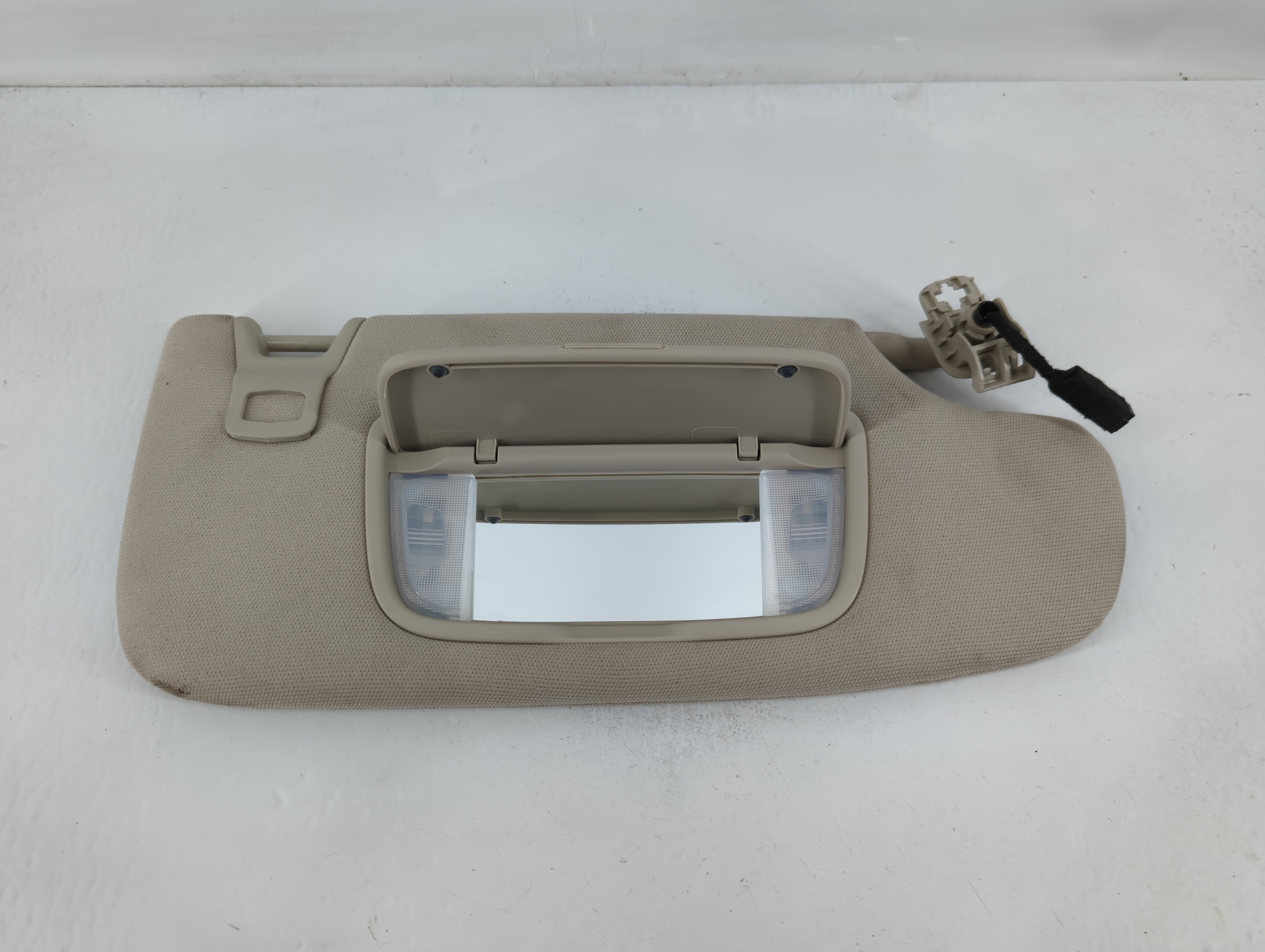 2017-2020 Ford Fusion Passenger Sun Visor Mirror Right Sunvisor Beige 827948 - Oemusedautoparts1.com