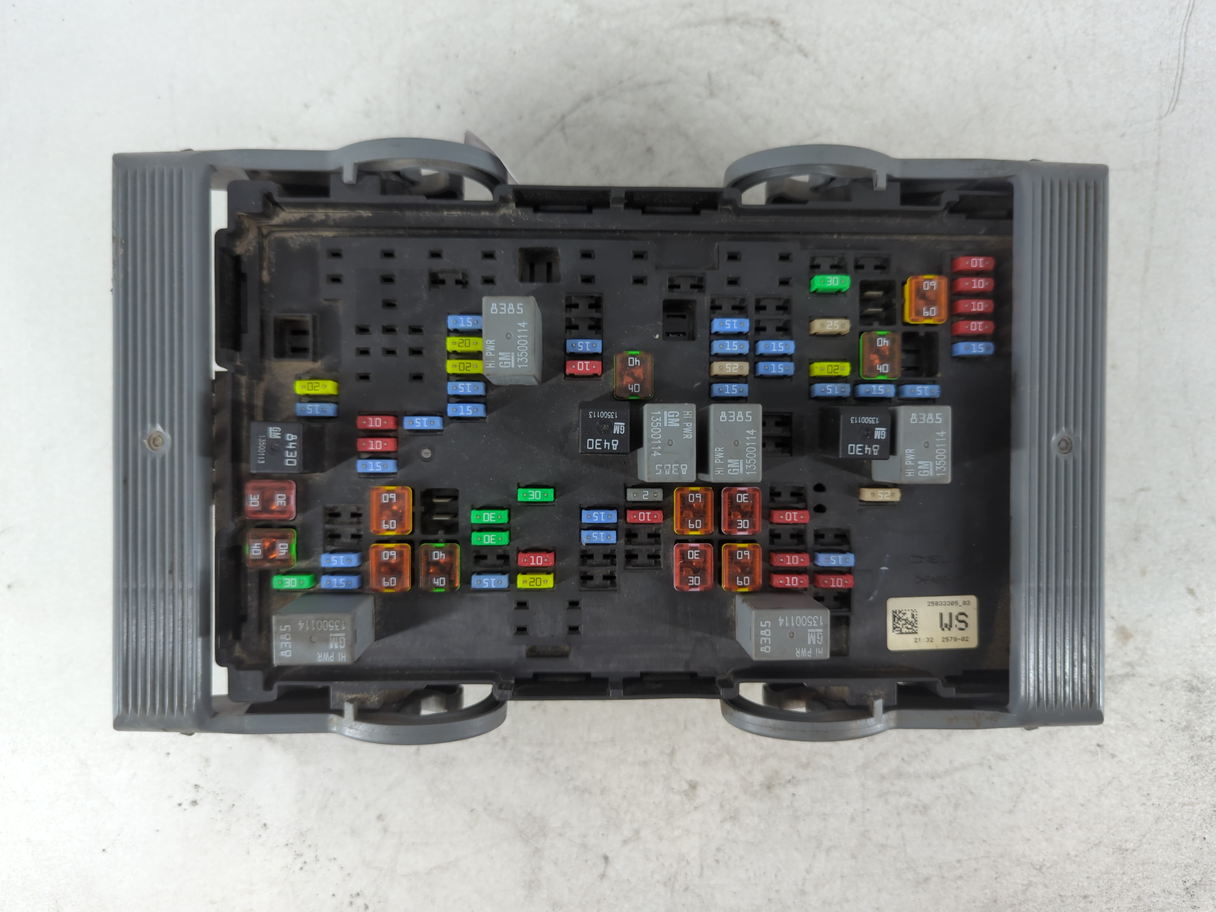 2003-2005 Gmc Sierra 1500 Fusebox Fuse Box Relay Module 25833305 827958 - Oemusedautoparts1.com
