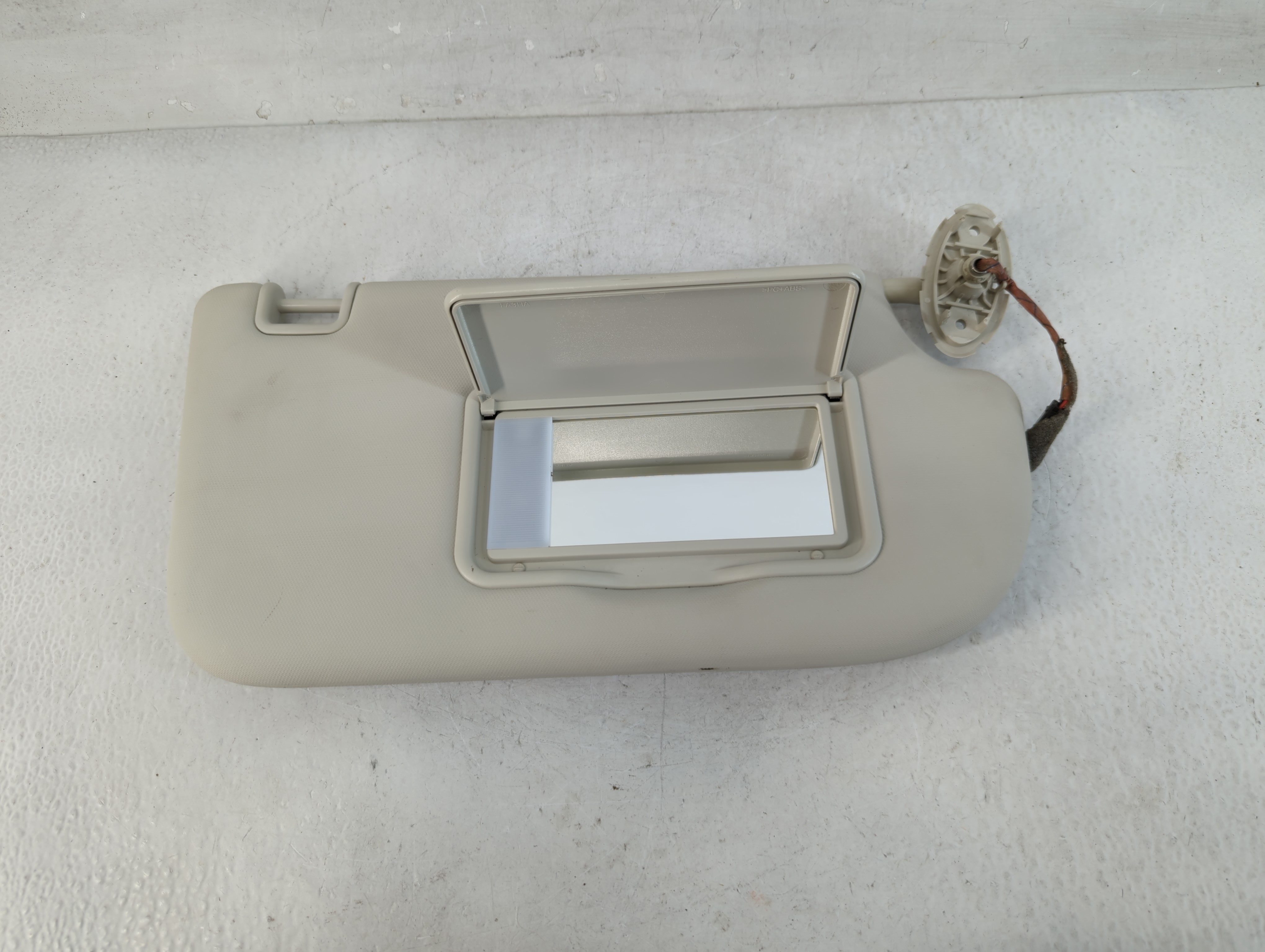2013-2019 Ford Escape Passenger Sun Visor Mirror Right Sunvisor Ivory 828000 - Oemusedautoparts1.com