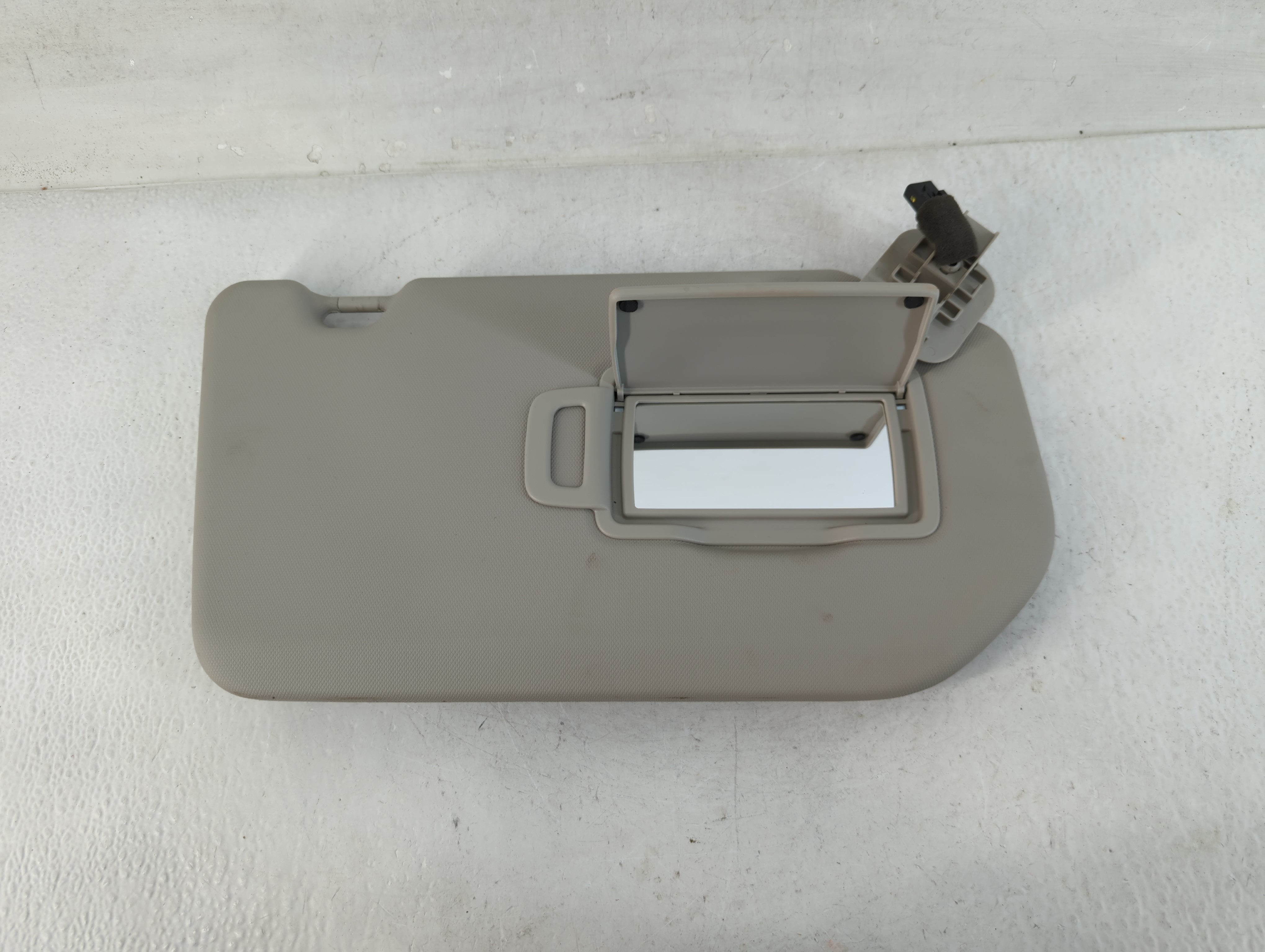 Picture of 2021-2022 Nissan Rogue Passenger Sun Visor Mirror Right Sunvisor Grey 828004