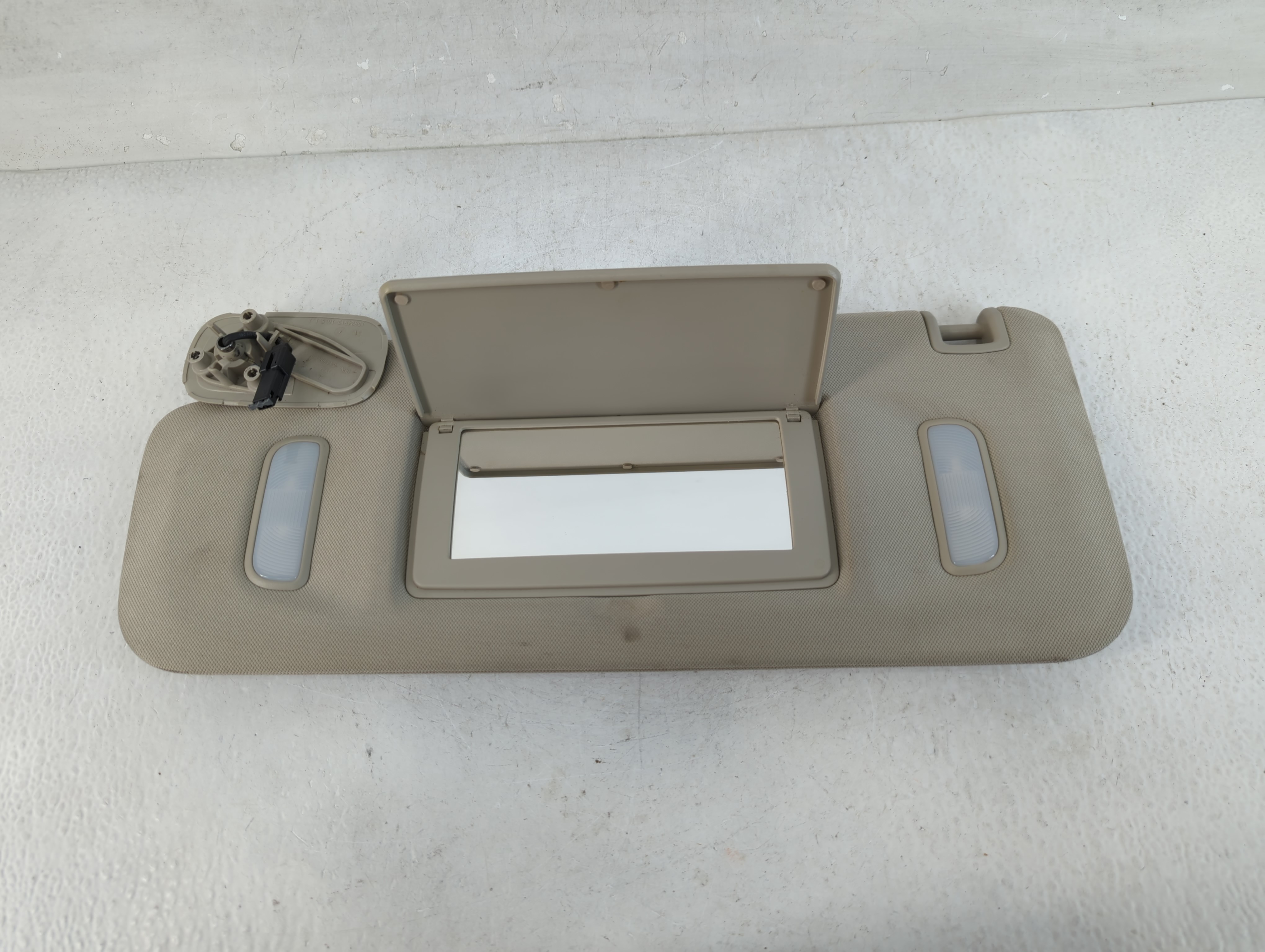 2007-2014 Chevrolet Tahoe Driver Sun Visor Mirror Left Sunvisor Beige 828010 - Oemusedautoparts1.com
