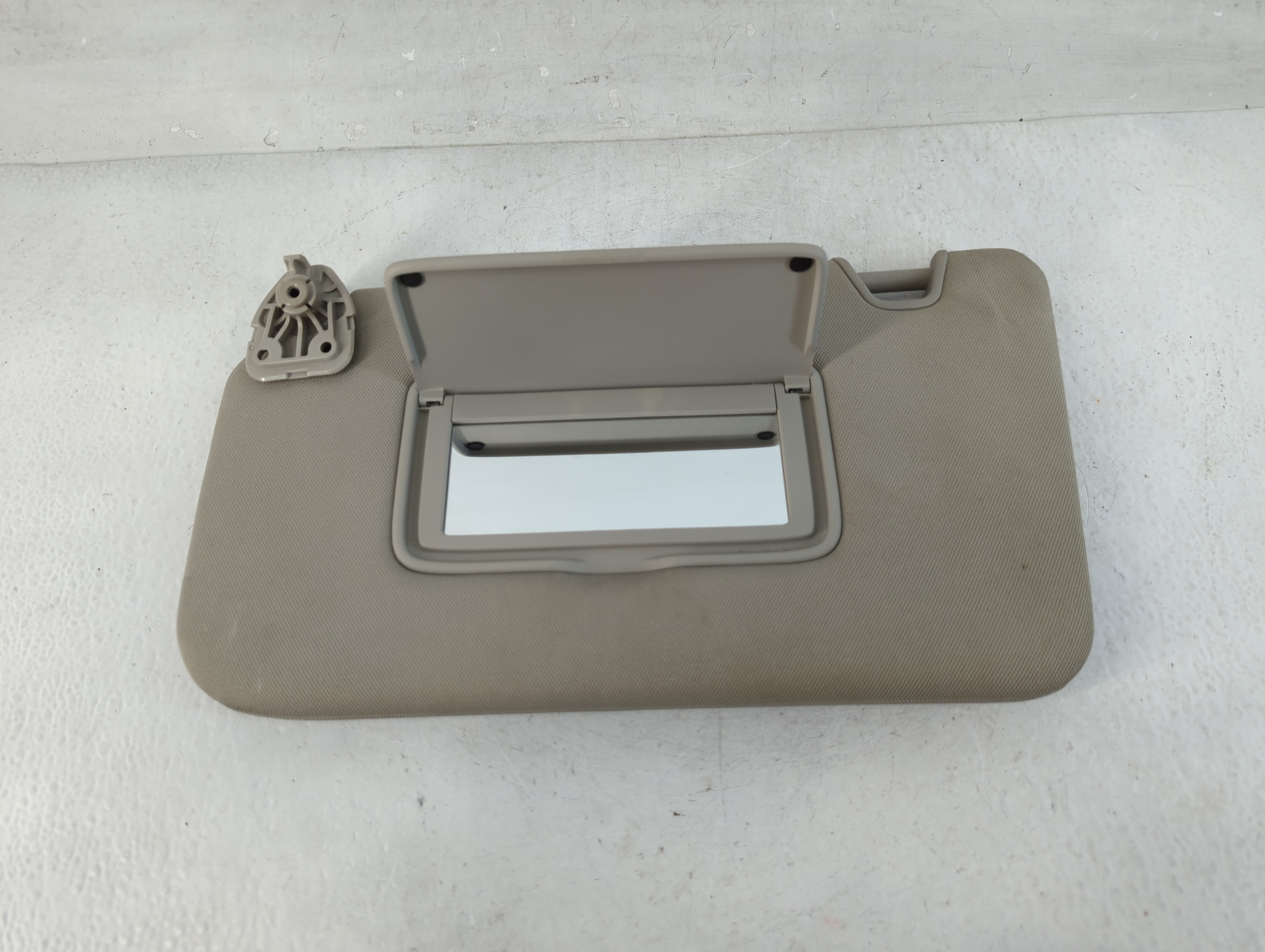 2018-2020 Nissan Rogue Driver Sun Visor Mirror Left Sunvisor Grey 828014 - Oemusedautoparts1.com