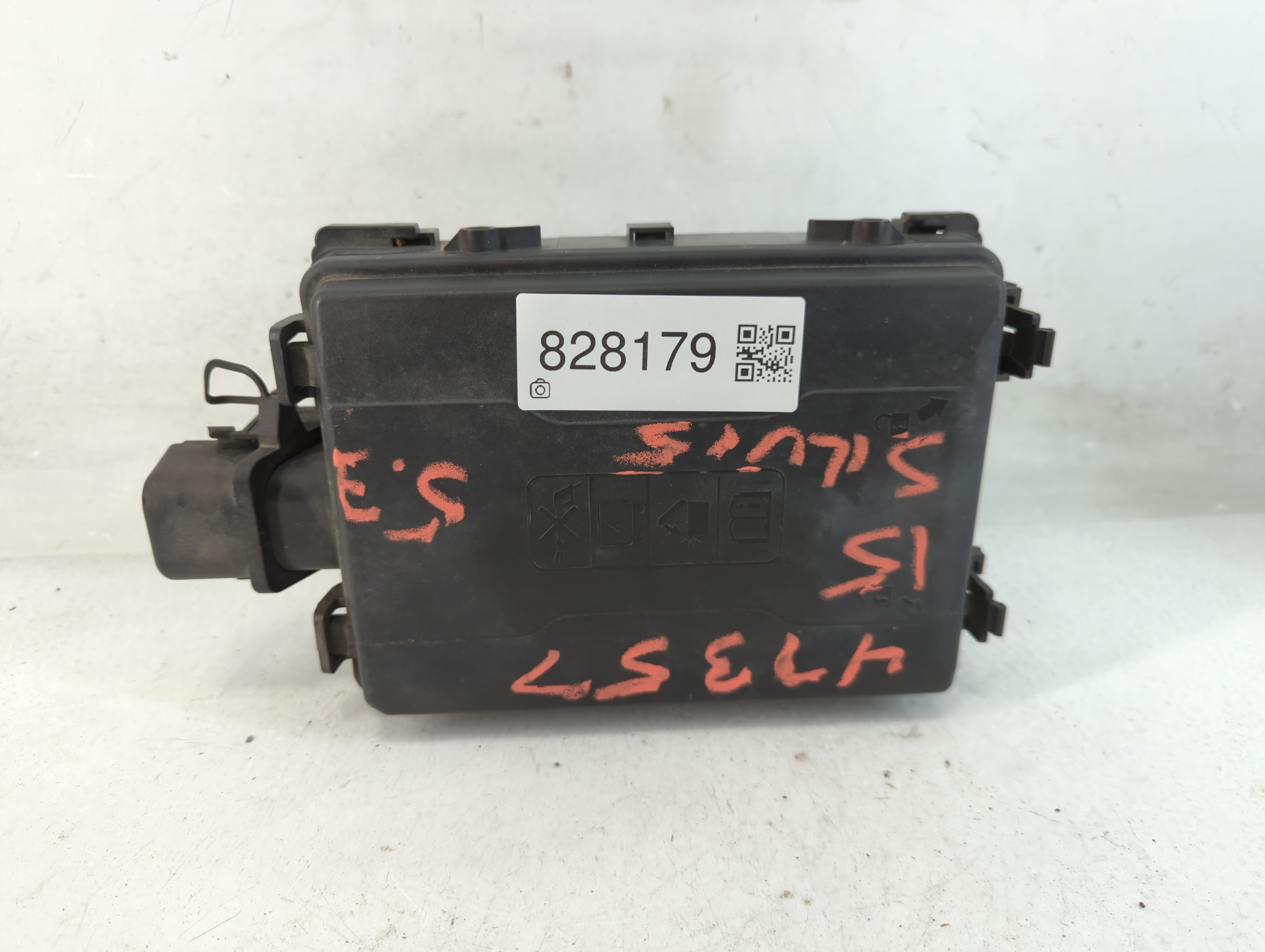 2016-2017 Chevrolet Silverado 1500 Fusebox Fuse Box Relay Module 23285566 828179 - Oemusedautoparts1.com