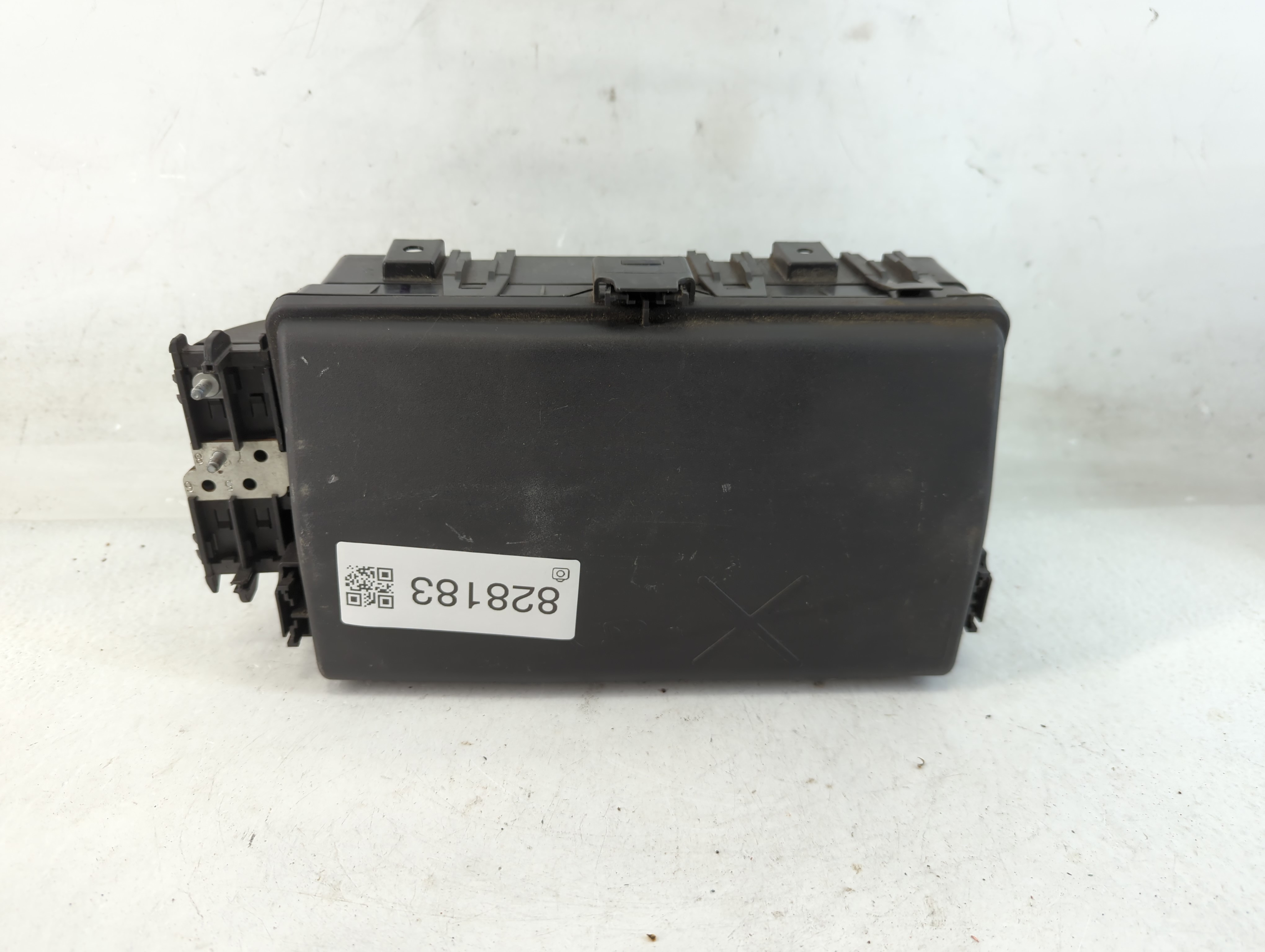 Picture of 2020-2022 Chevrolet Colorado Fusebox Fuse Box Relay Module 84616961 828183