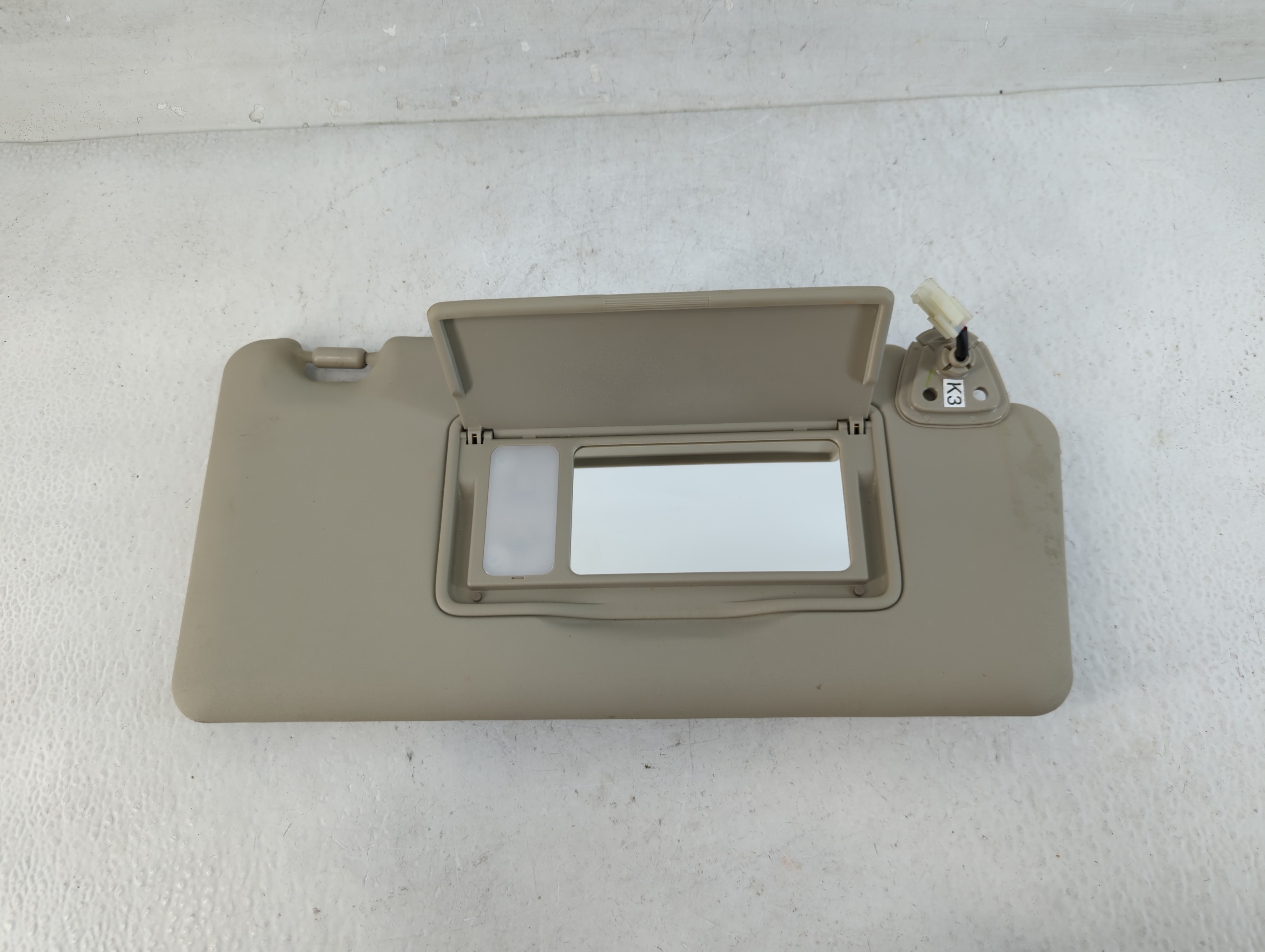2008-2015 Nissan Rogue Passenger Sun Visor Mirror Right Sunvisor Beige 828192 - Oemusedautoparts1.com