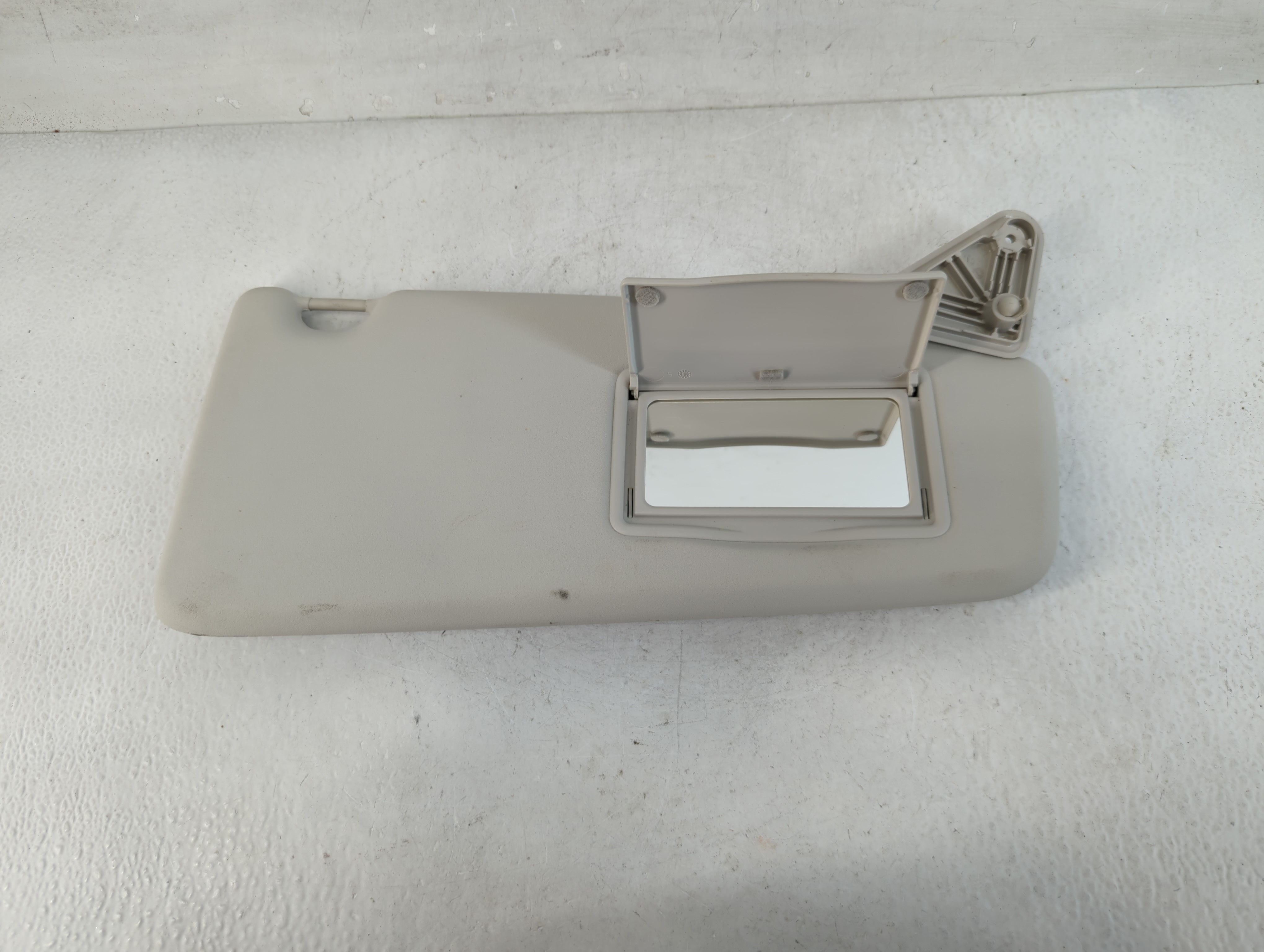 2020 Land Rover Discovery Sport Passenger Sun Visor Mirror Right Sunvisor 828195 - Oemusedautoparts1.com