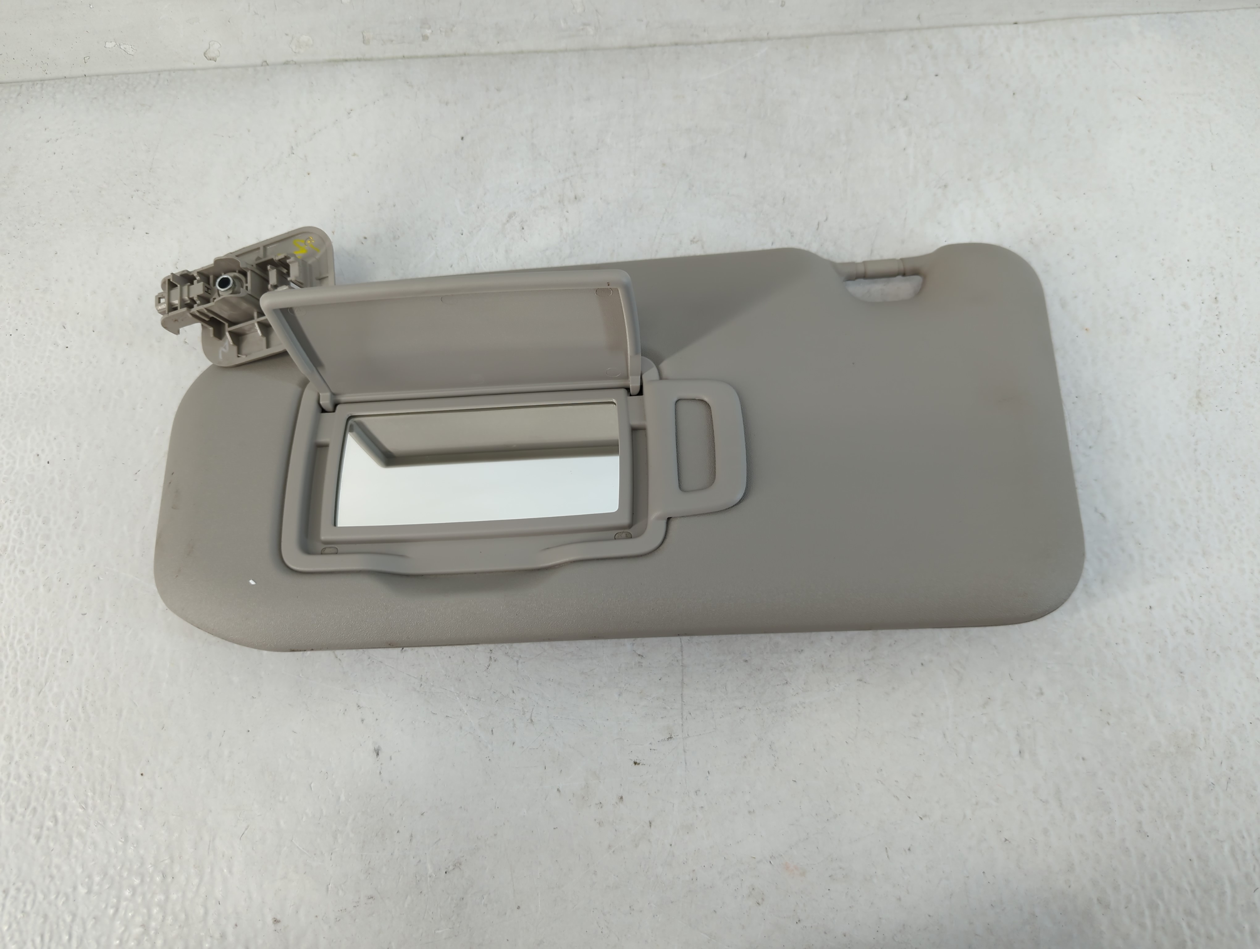 2020-2022 Nissan Sentra Driver Sun Visor Mirror Left Sunvisor Grey 828197 - Oemusedautoparts1.com