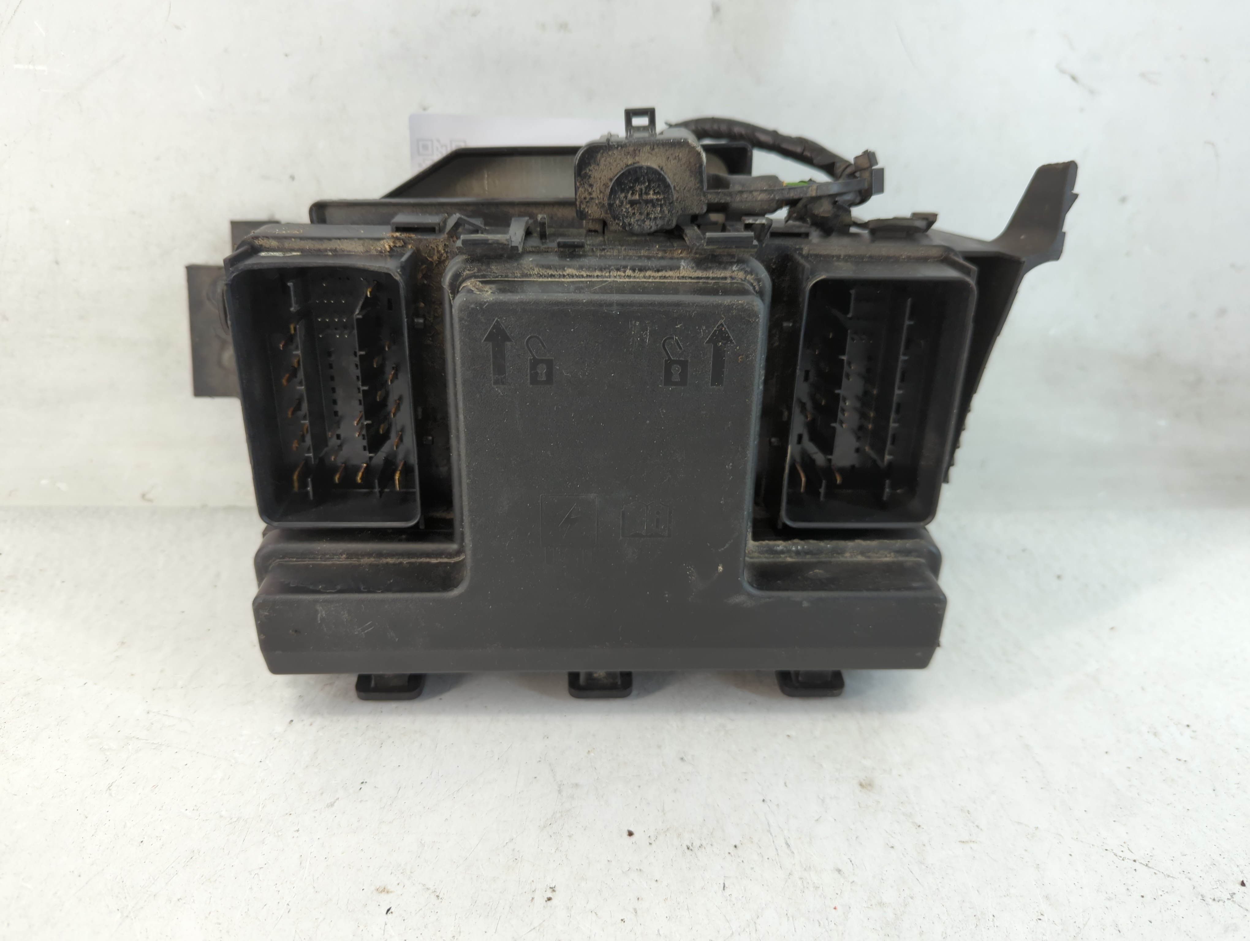 2015-2018 Ford Edge Fusebox Fuse Box Relay Module G2gt14a075aa 828225 - Oemusedautoparts1.com