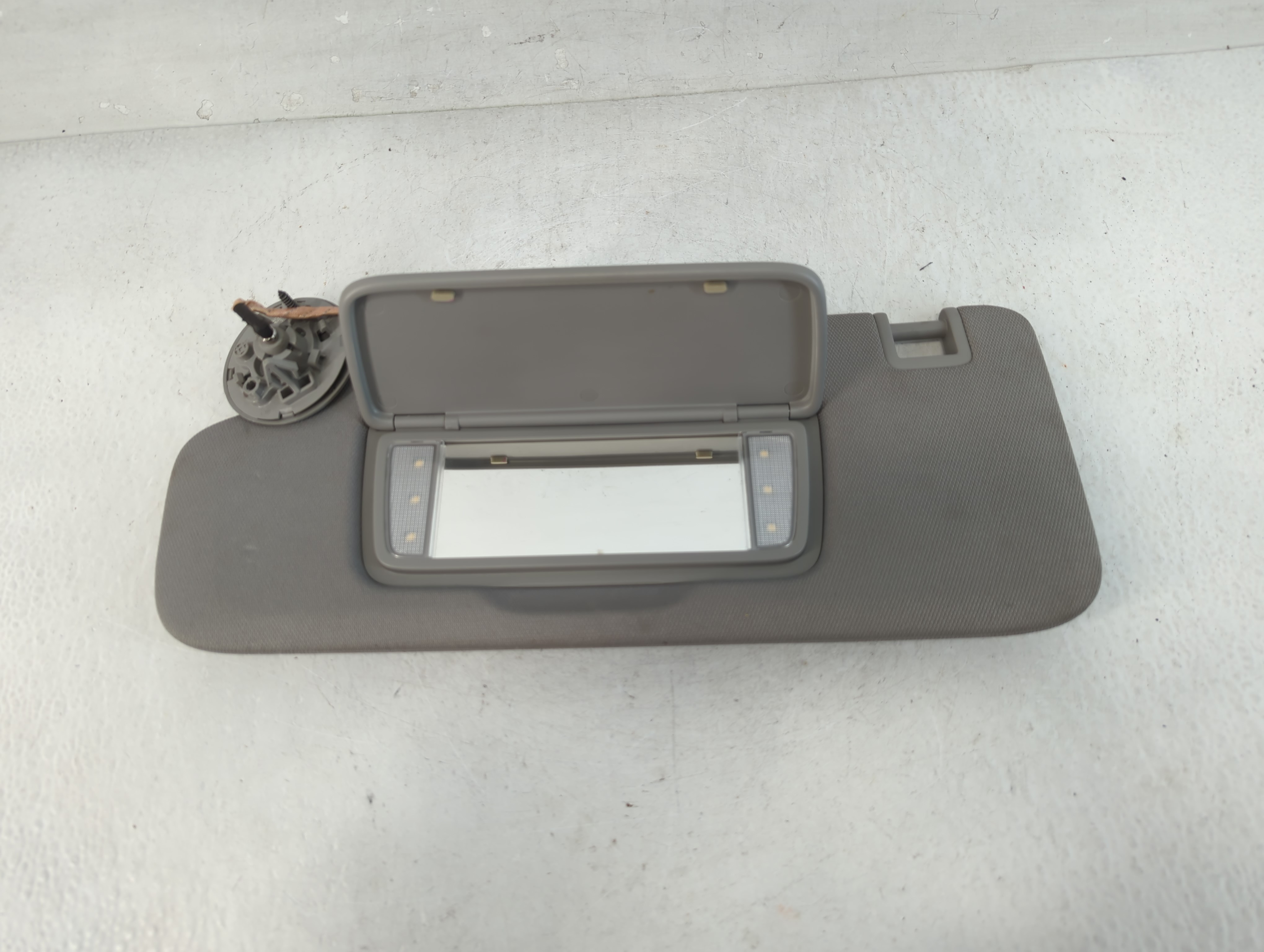 2018-2019 Chevrolet Equinox Driver Sun Visor Mirror Left Sunvisor Grey 828235 - Oemusedautoparts1.com