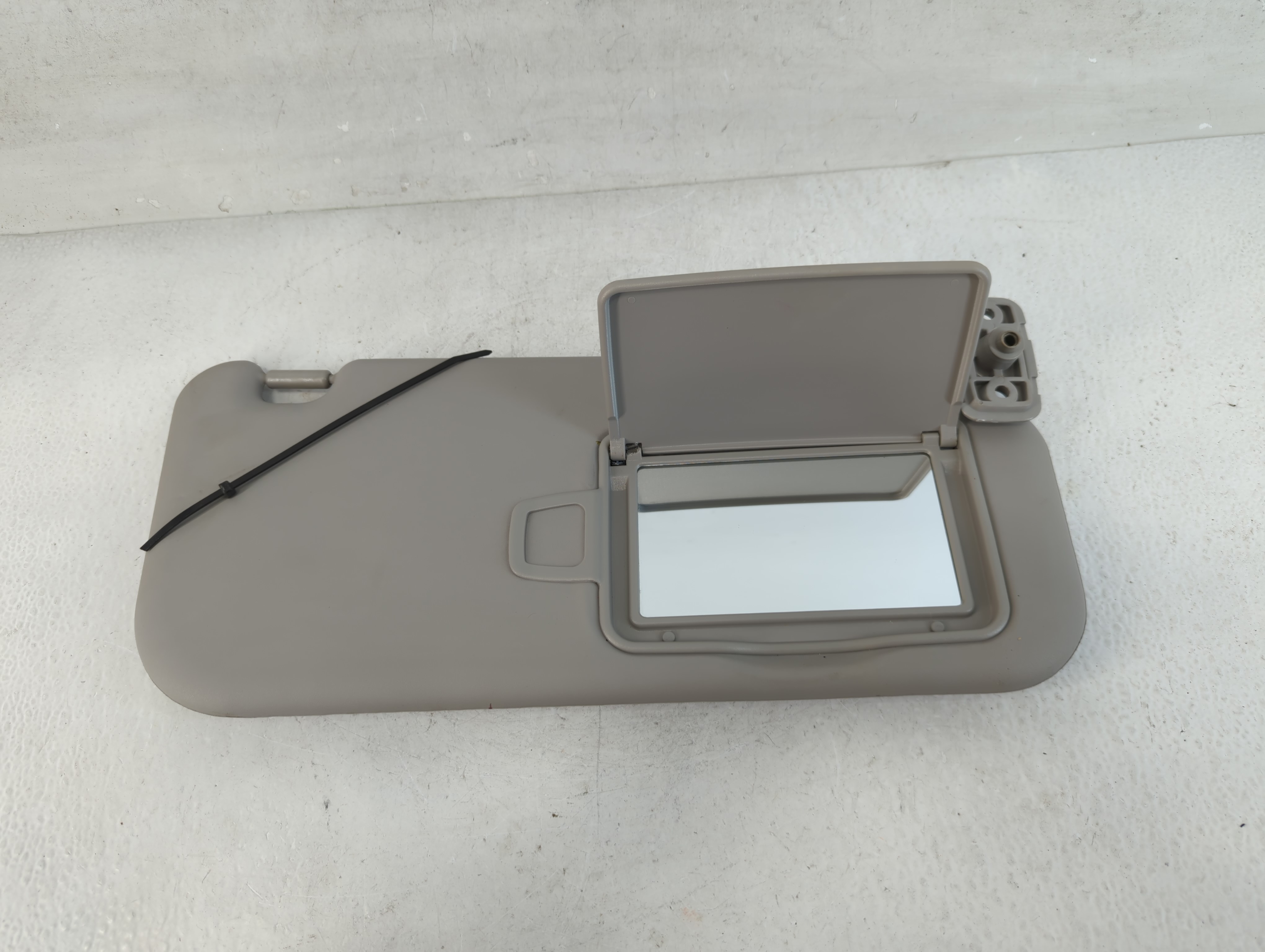 2010-2013 Kia Soul Passenger Sun Visor Mirror Right Sunvisor Grey 828258 - Oemusedautoparts1.com