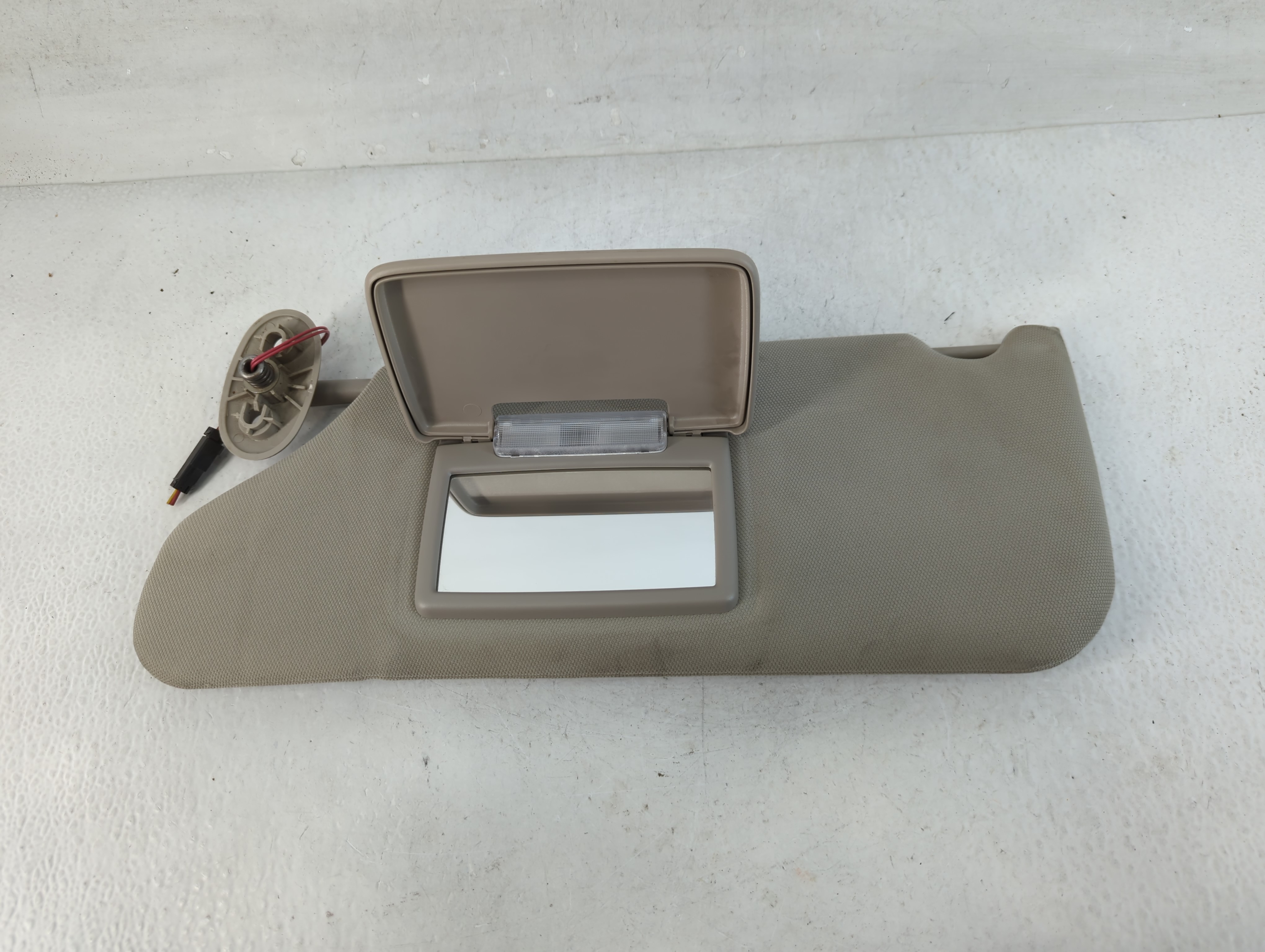 2005-2010 Jeep Grand Cherokee Driver Sun Visor Mirror Left Sunvisor Beige 828260 - Oemusedautoparts1.com
