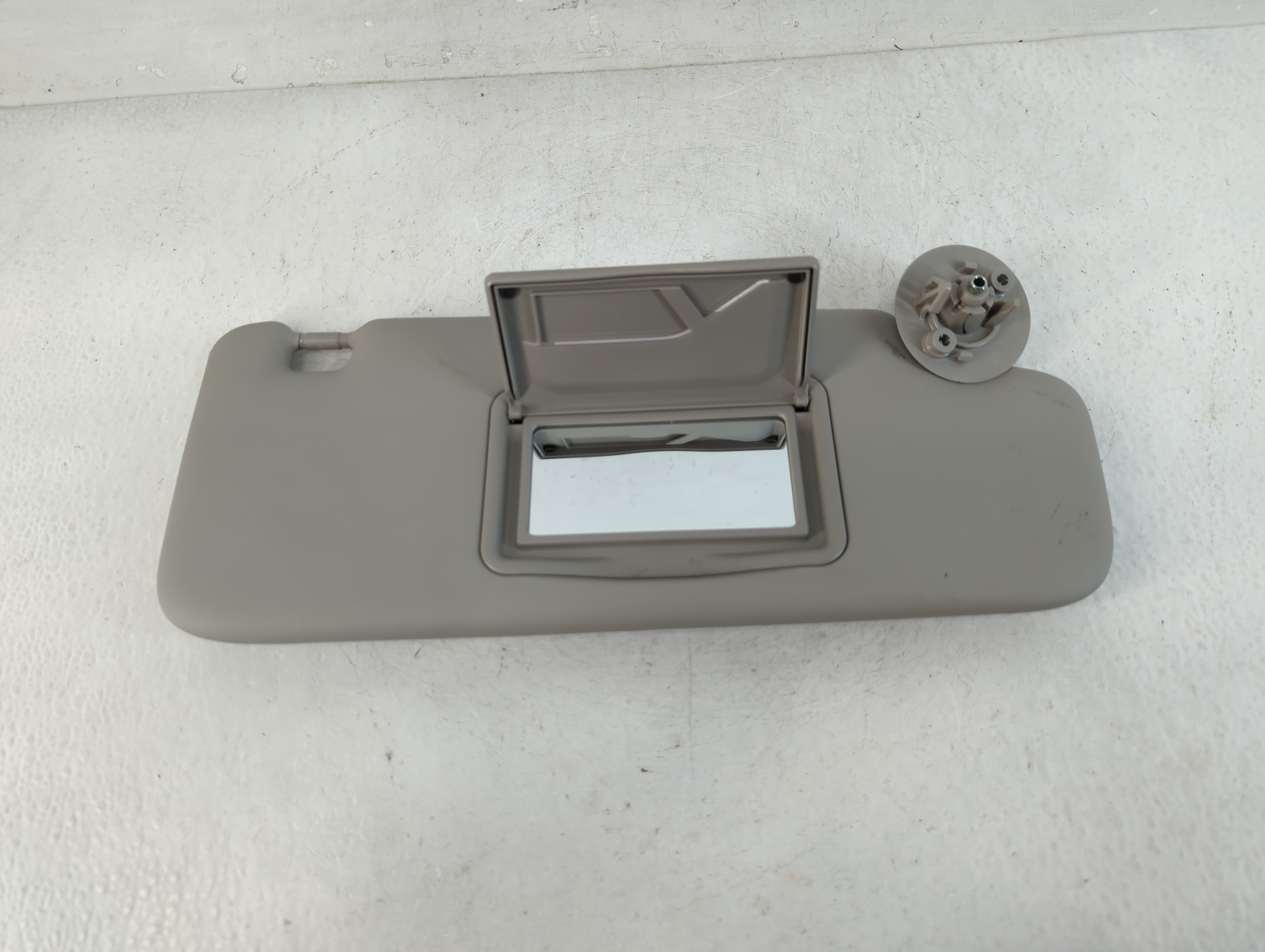 2012-2019 Chevrolet Sonic Passenger Sun Visor Mirror Right Sunvisor Grey 828299 - Oemusedautoparts1.com