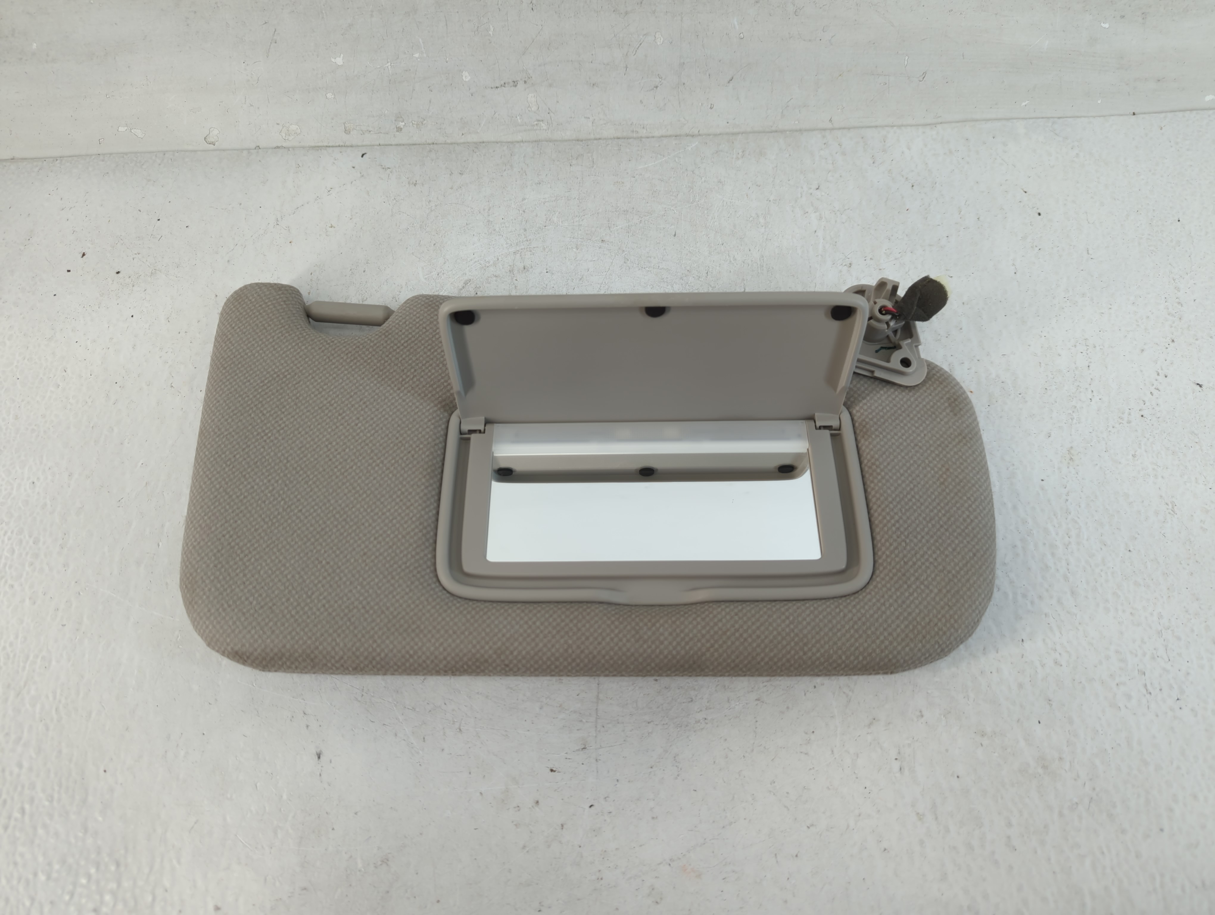 2013-2019 Nissan Sentra Passenger Sun Visor Mirror Right Sunvisor Grey 828303 - Oemusedautoparts1.com