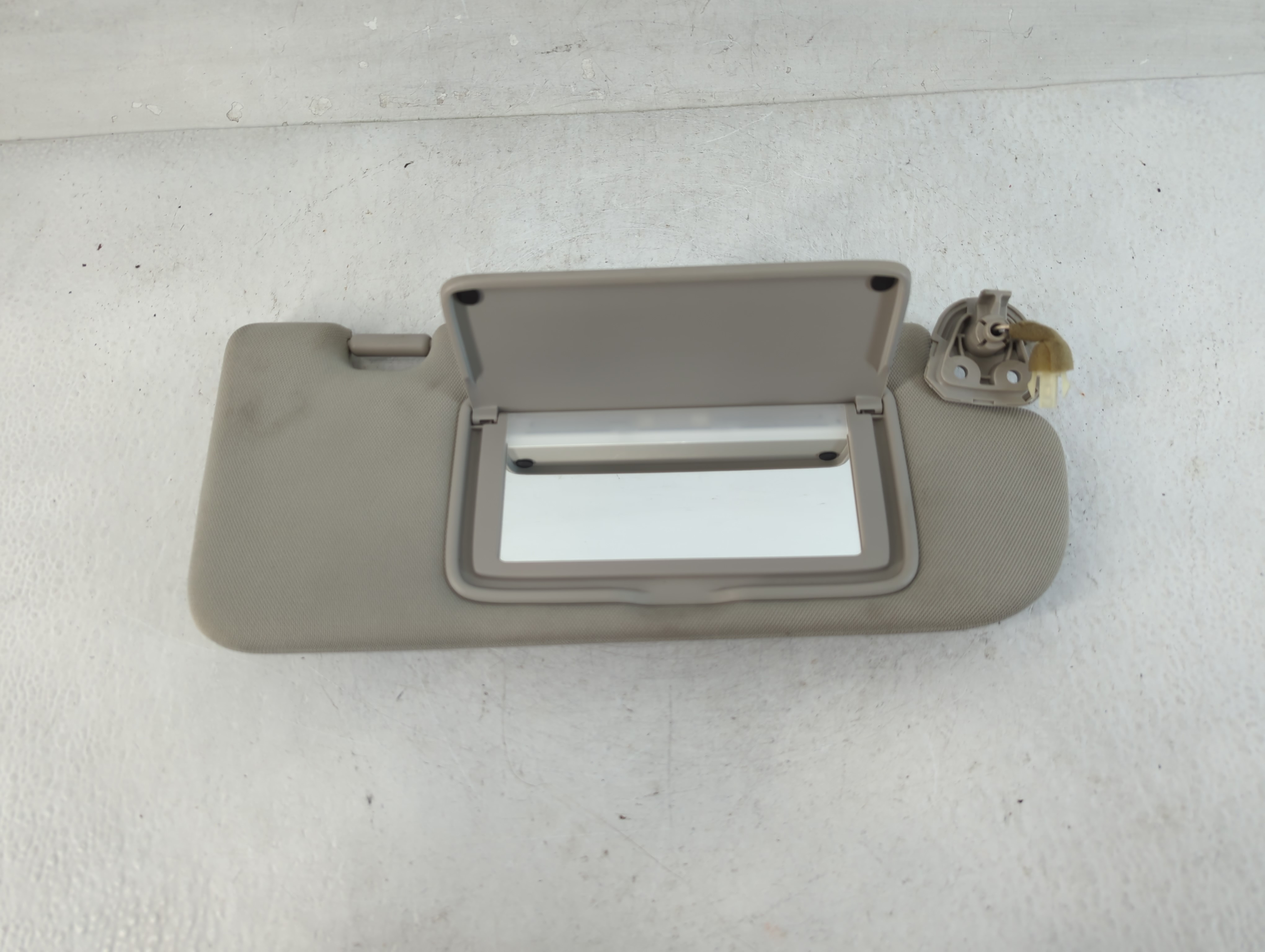 Picture of 2014-2020 Infiniti Q50 Passenger Sun Visor Mirror Right Sunvisor Grey 828307