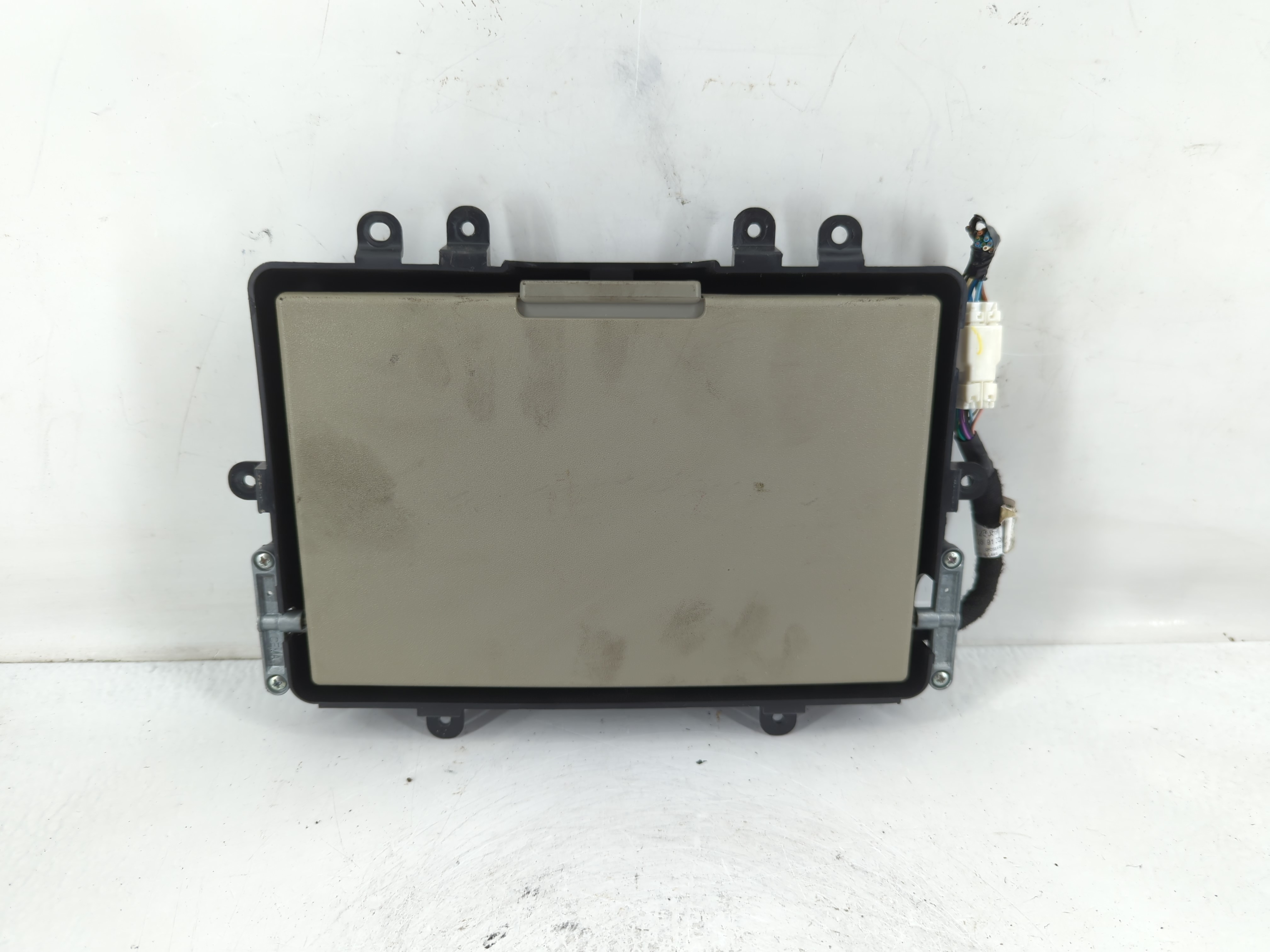 2011 Nissan Armada OVERHEAD CONSOLE TV MONITOR SCREEN - Oemusedautoparts1.com