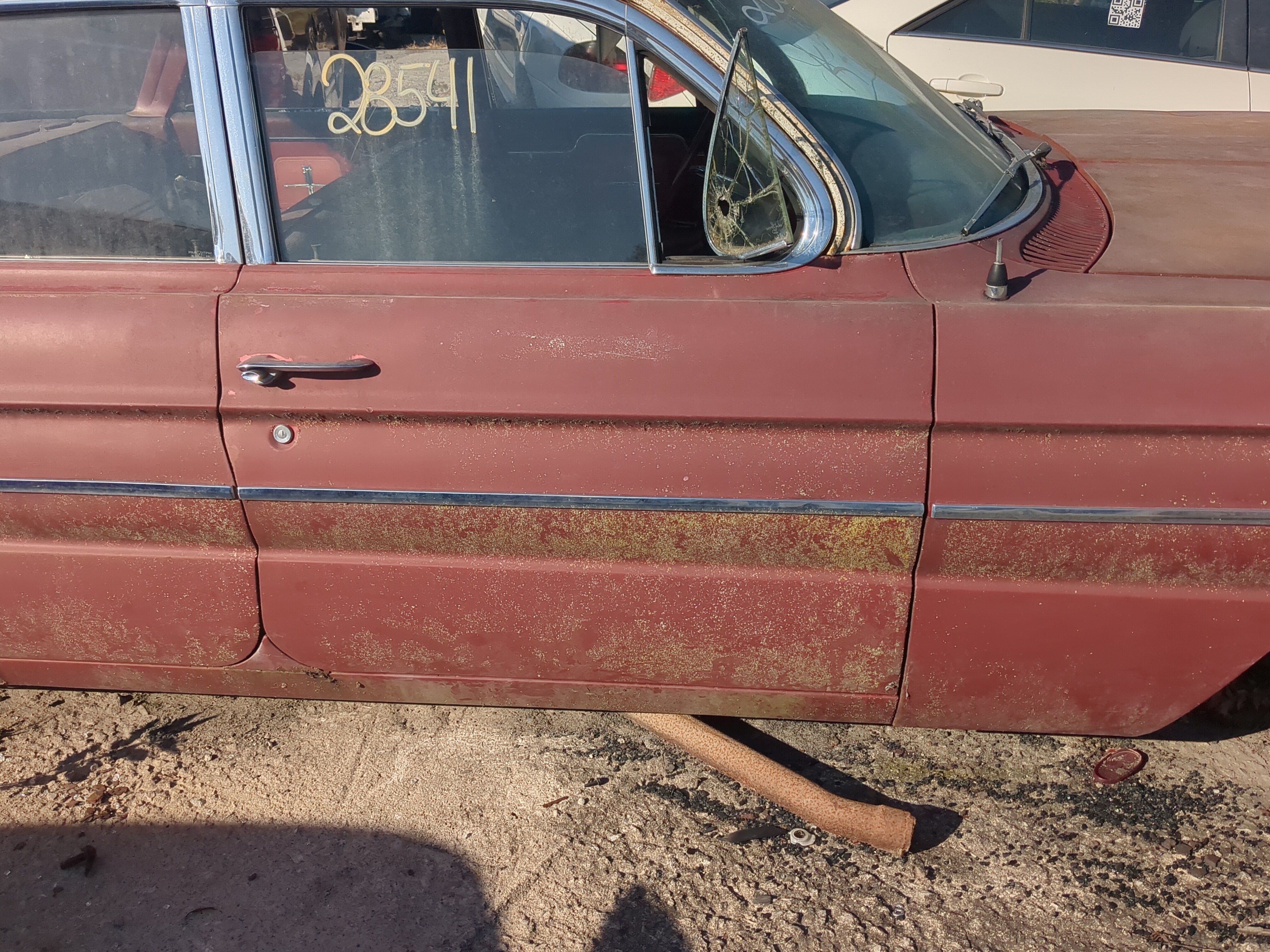 1961 Oldsmobile 88 Dynamic Base Passenger Front Door Oem 828694 - Oemusedautoparts1.com