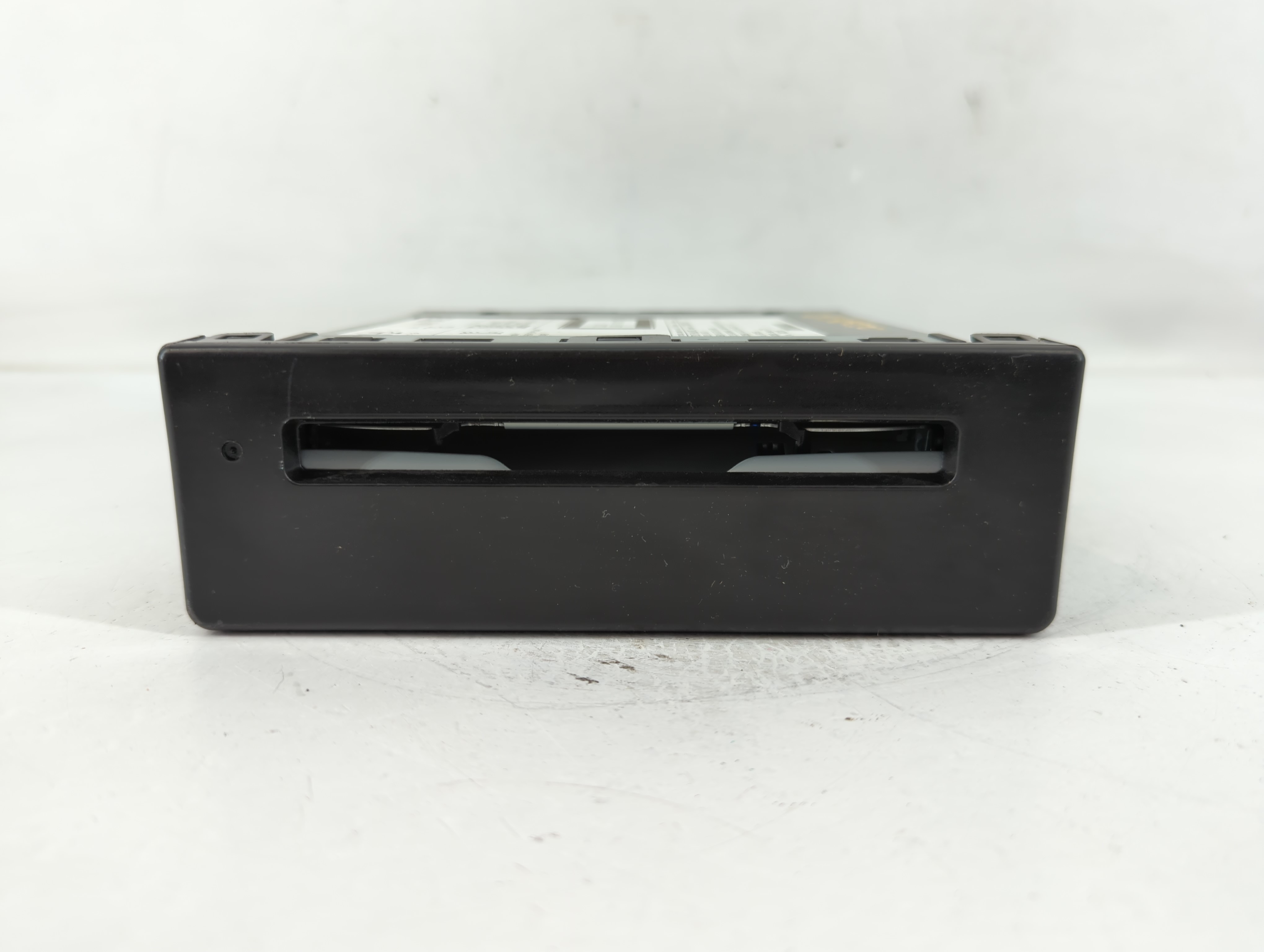 2015-2019 Gmc Sierra 1500 Am Fm Cd Player Radio Receiver 828931 - Oemusedautoparts1.com