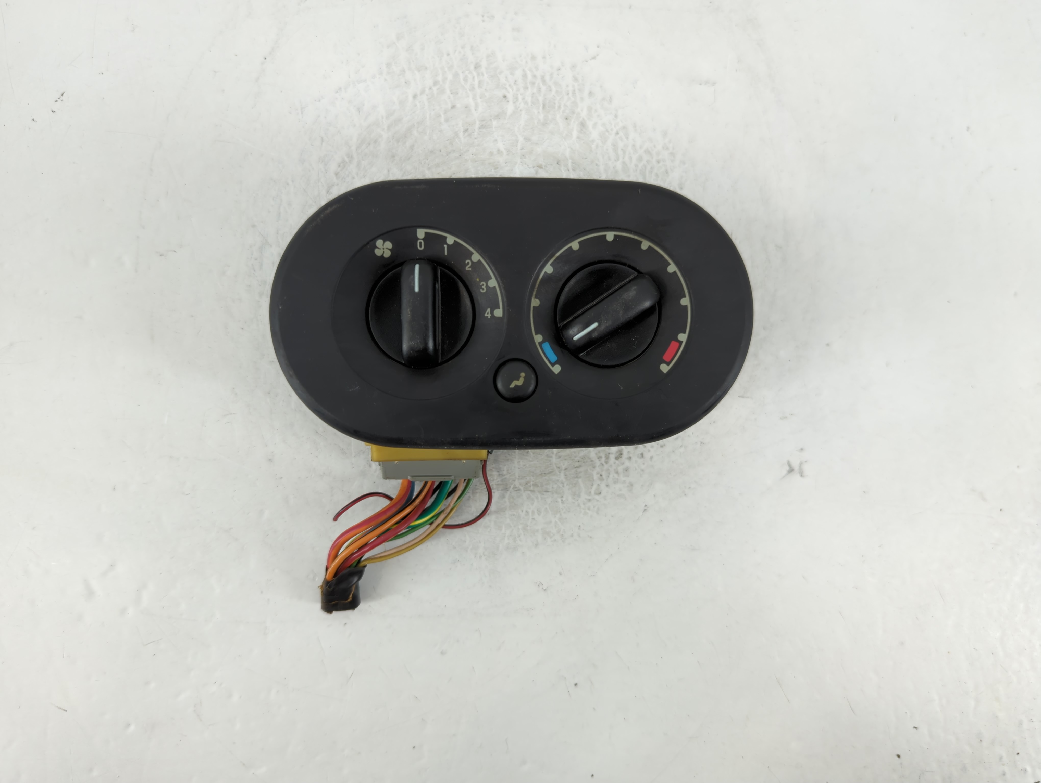 2002-2005 Ford Explorer Ac Heater Climate Control Temperature Oem 828954 - Oemusedautoparts1.com