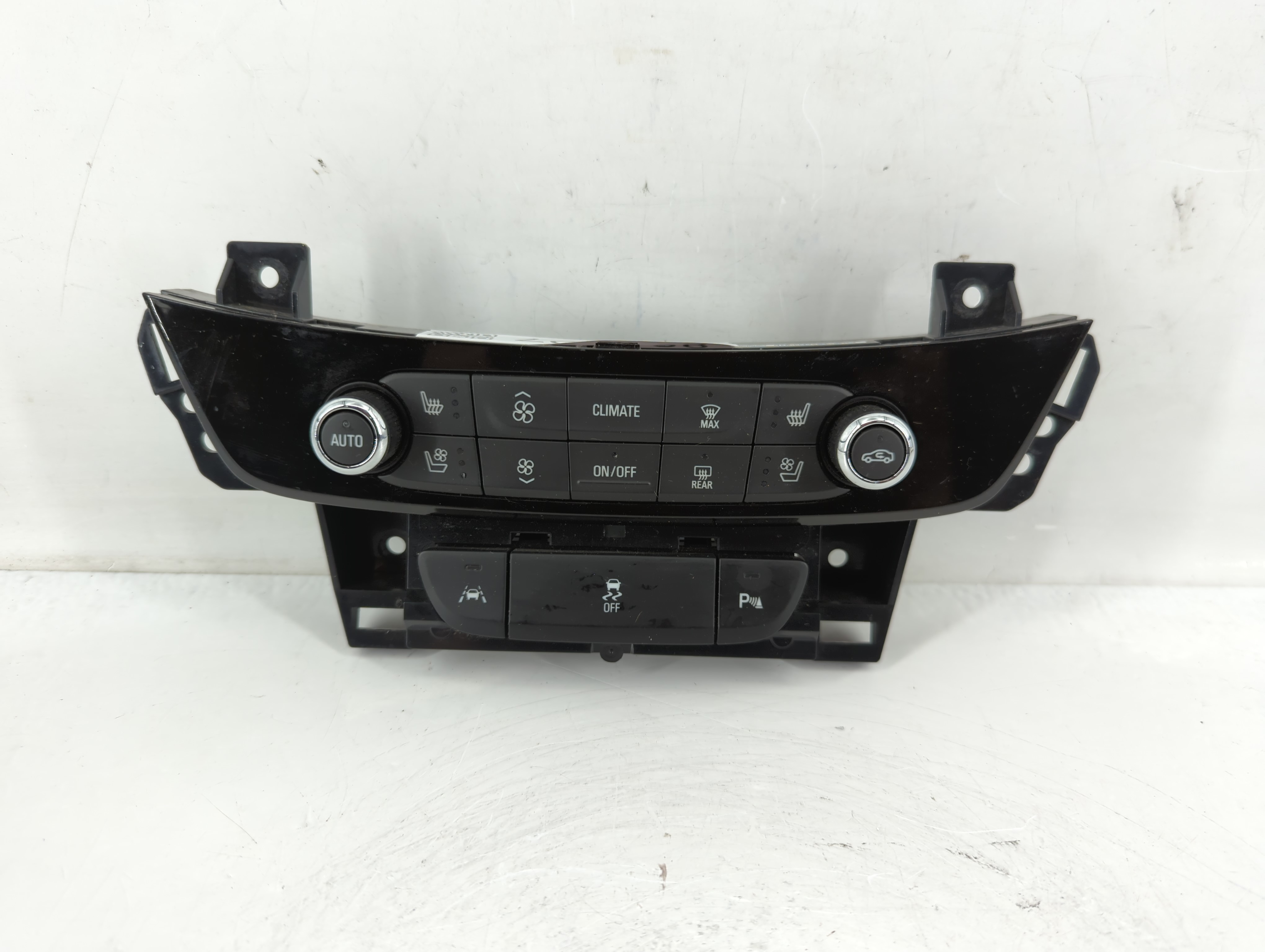 2017-2018 Buick Lacrosse Ac Heater Climate Control 84315983 829127 - Oemusedautoparts1.com