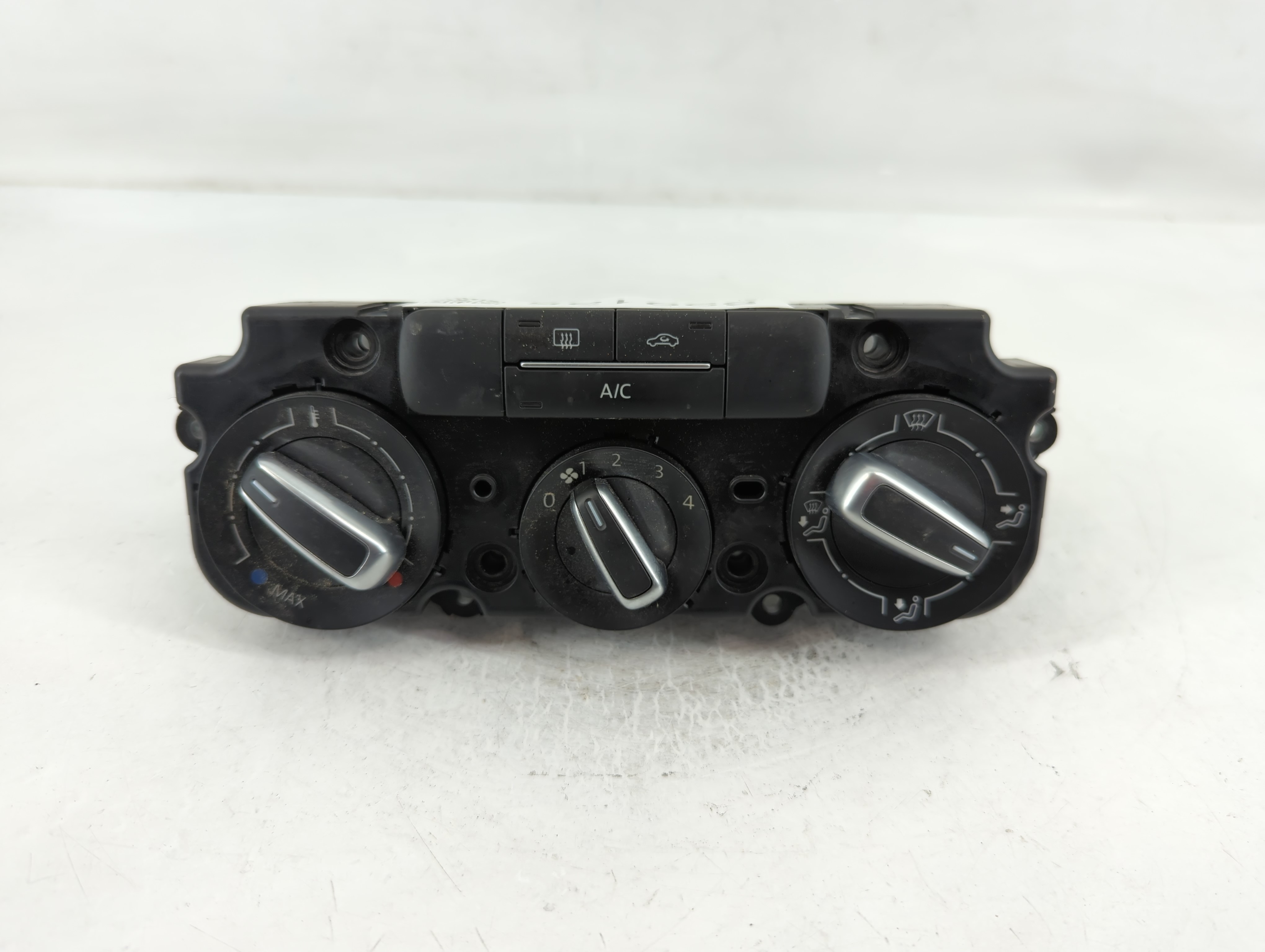 2017-2018 Volkswagen Jetta Ac Heater Climate Control 90151-904 829135 - Oemusedautoparts1.com