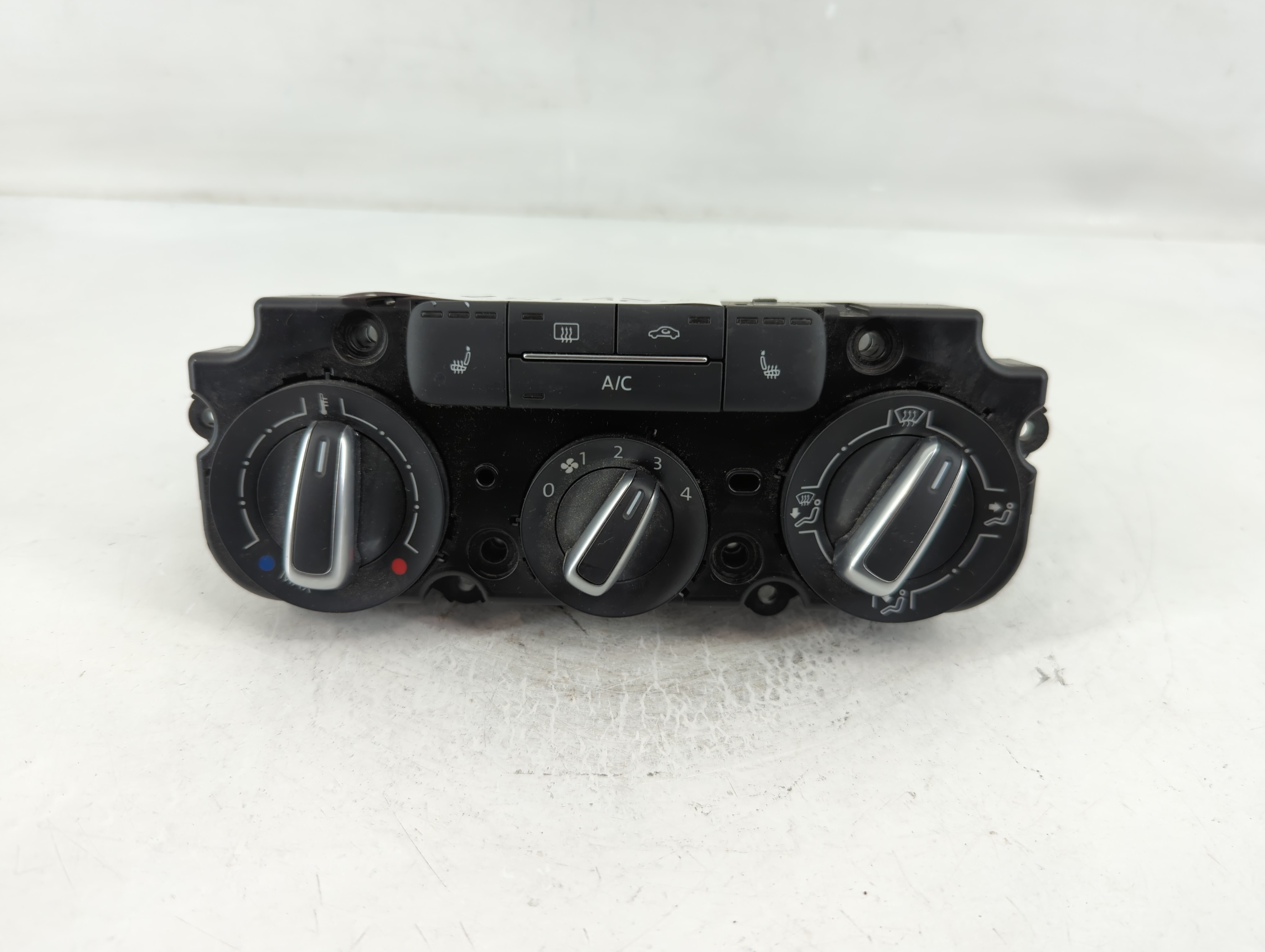 2016 Volkswagen Jetta Ac Heater Climate Control Temperature Oem 829137 - Oemusedautoparts1.com