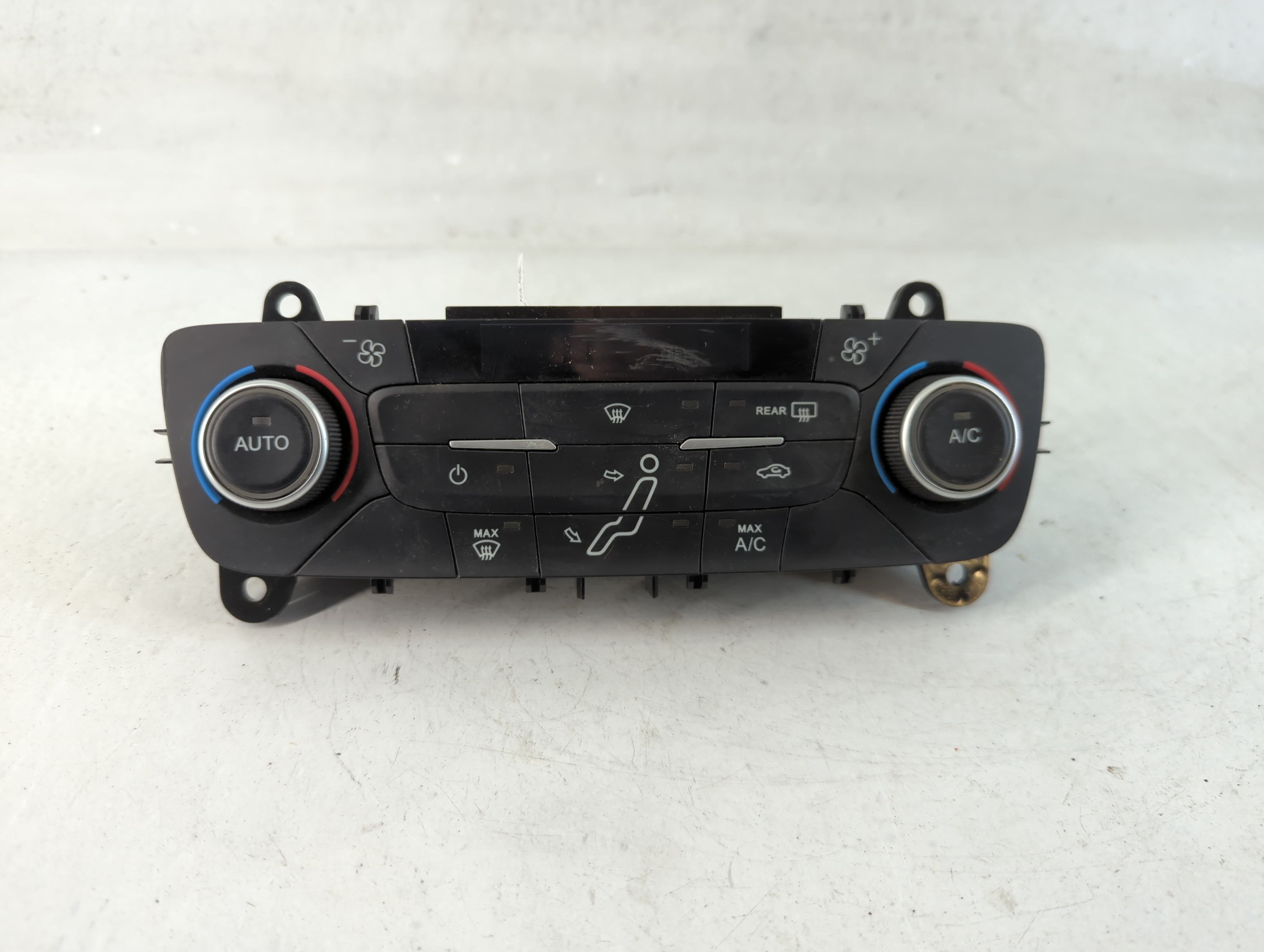 2015-2018 Ford Focus Ac Heater Climate Control F1et-18c612-aj 829224 - Oemusedautoparts1.com