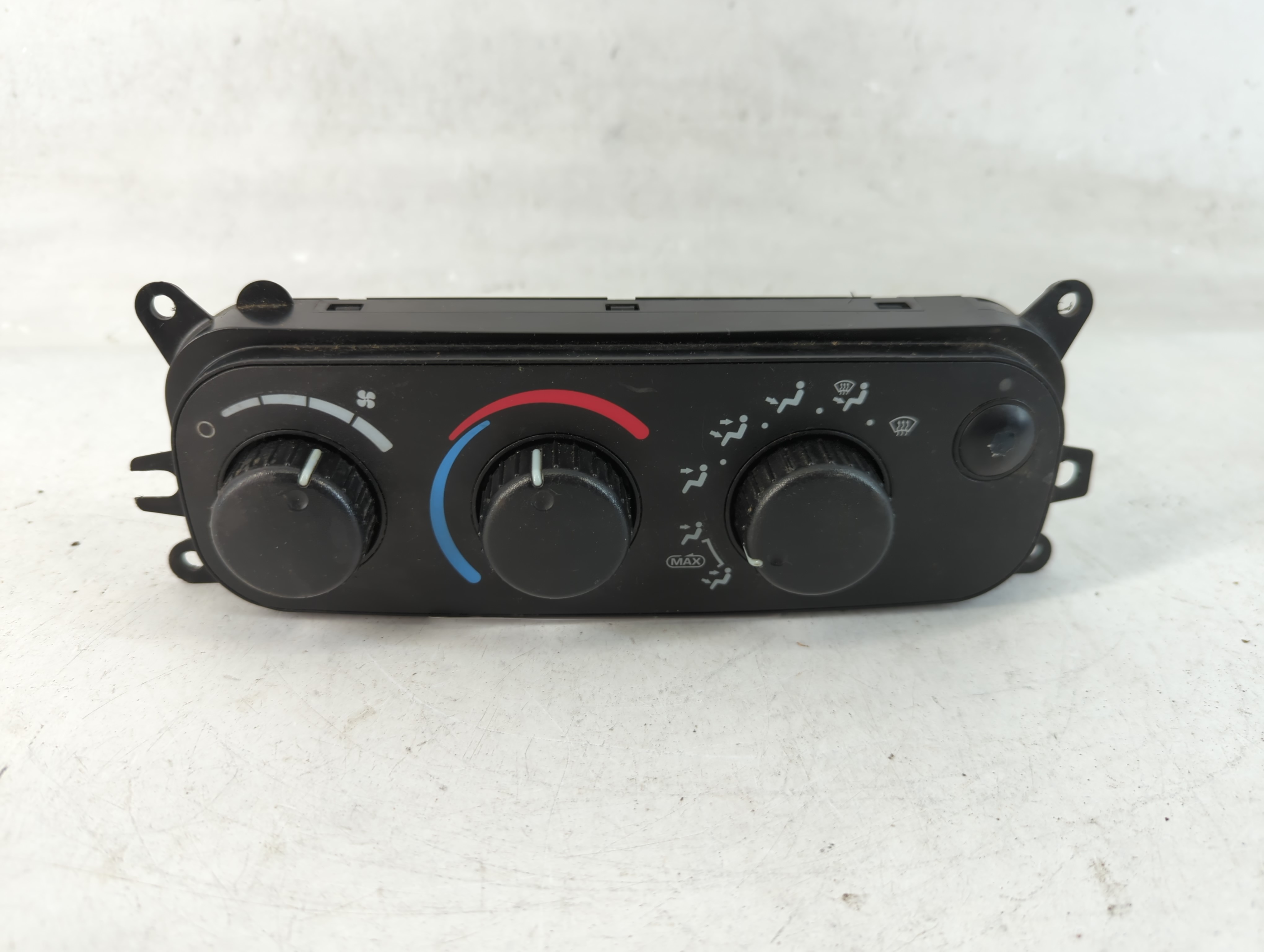 2003-2004 Dodge Dakota Ac Heater Climate Control P55056247ac 829273 - Oemusedautoparts1.com