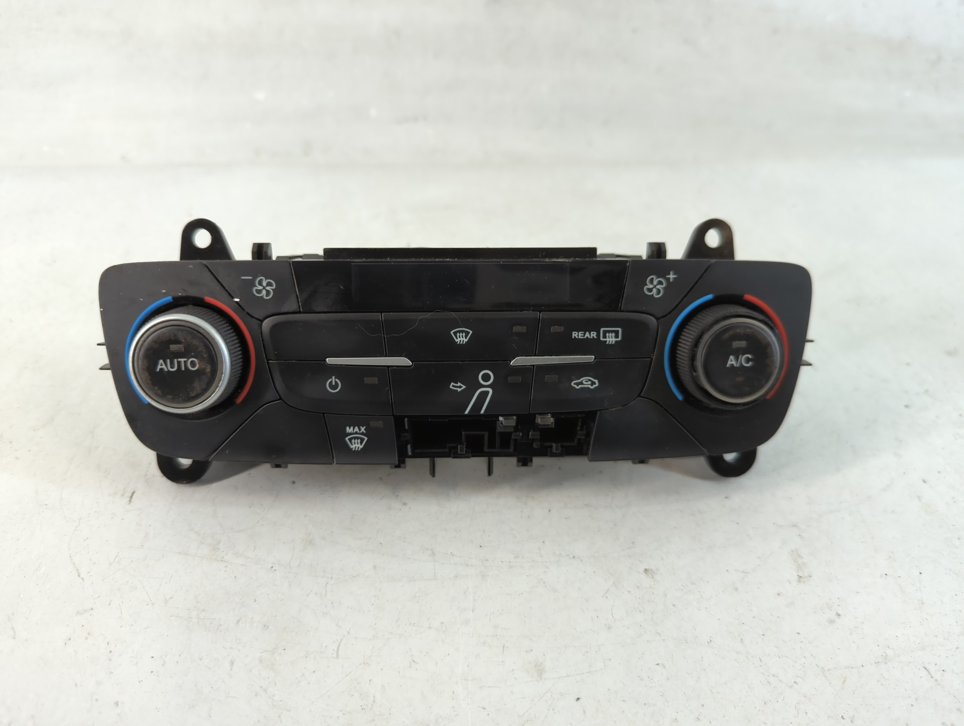 2015-2018 Ford Focus Ac Heater Climate Control F1et-18c612-aj 829278 - Oemusedautoparts1.com