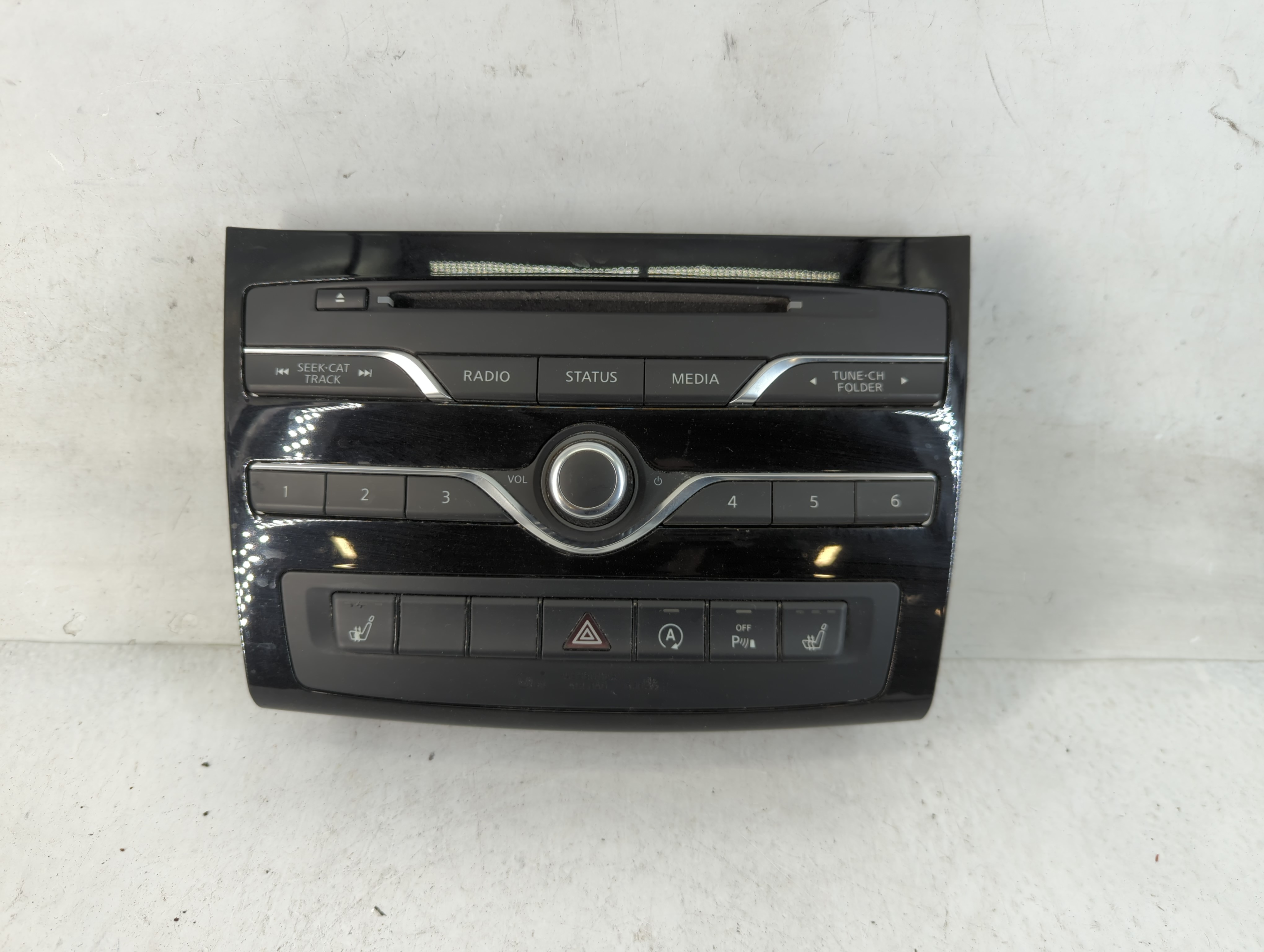 2017-2019 Infiniti Qx30 Am Fm Cd Player Radio Receiver 829376 - Oemusedautoparts1.com