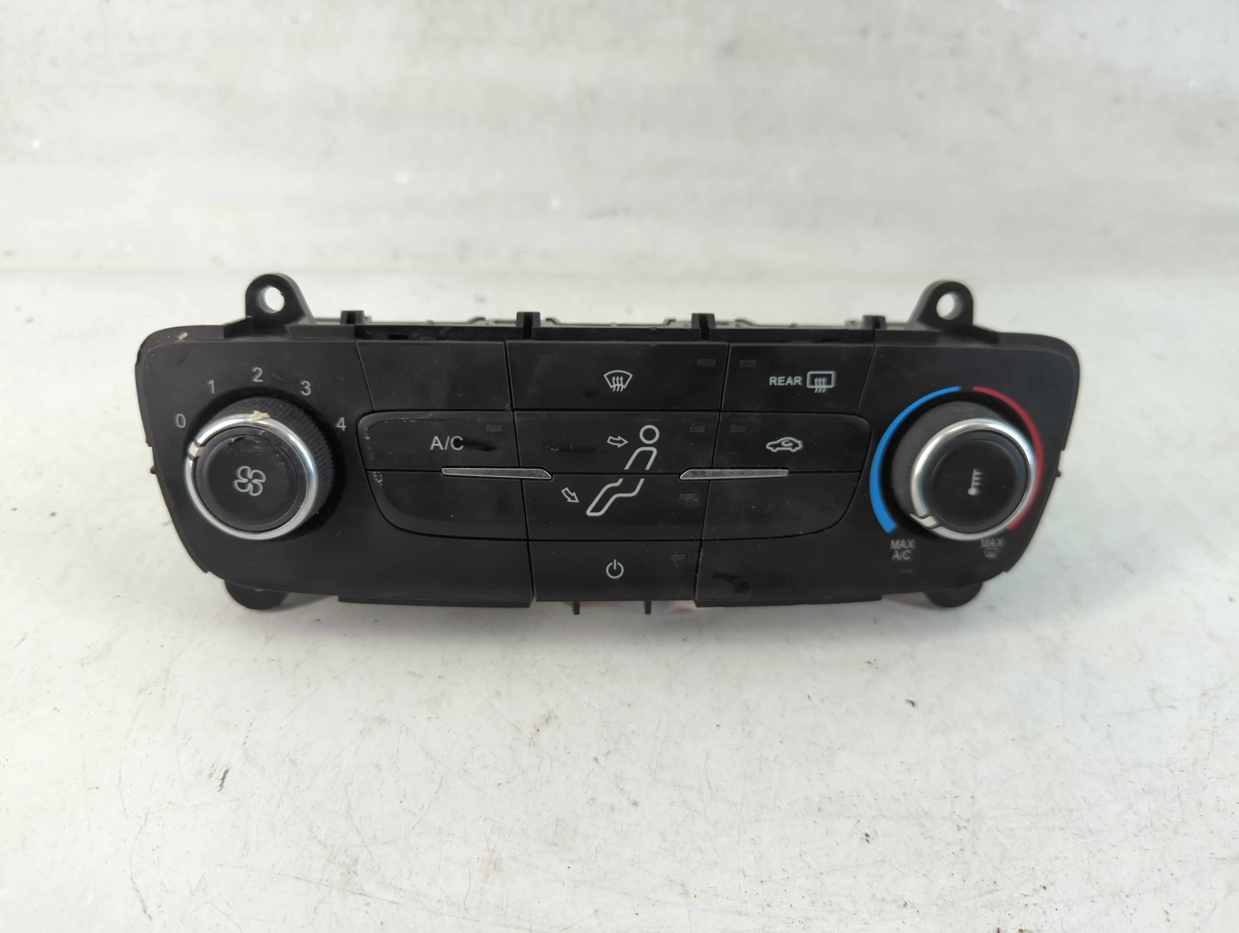 2015-2018 Ford Focus Ac Heater Climate Control F1et-19980-jj 829416 - Oemusedautoparts1.com