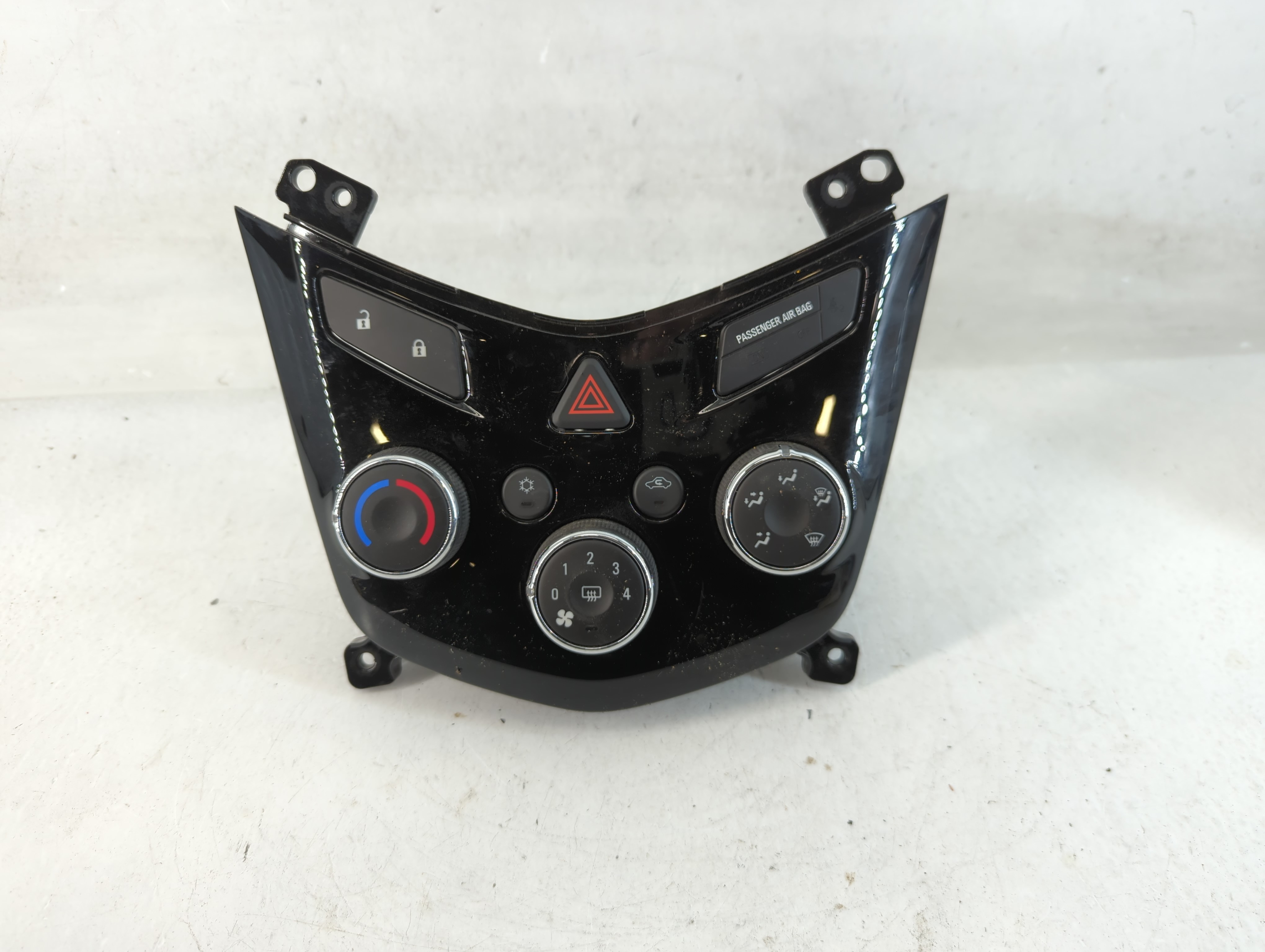 2017-2019 Chevrolet Sonic Ac Heater Climate Control 425521463 829626 - Oemusedautoparts1.com