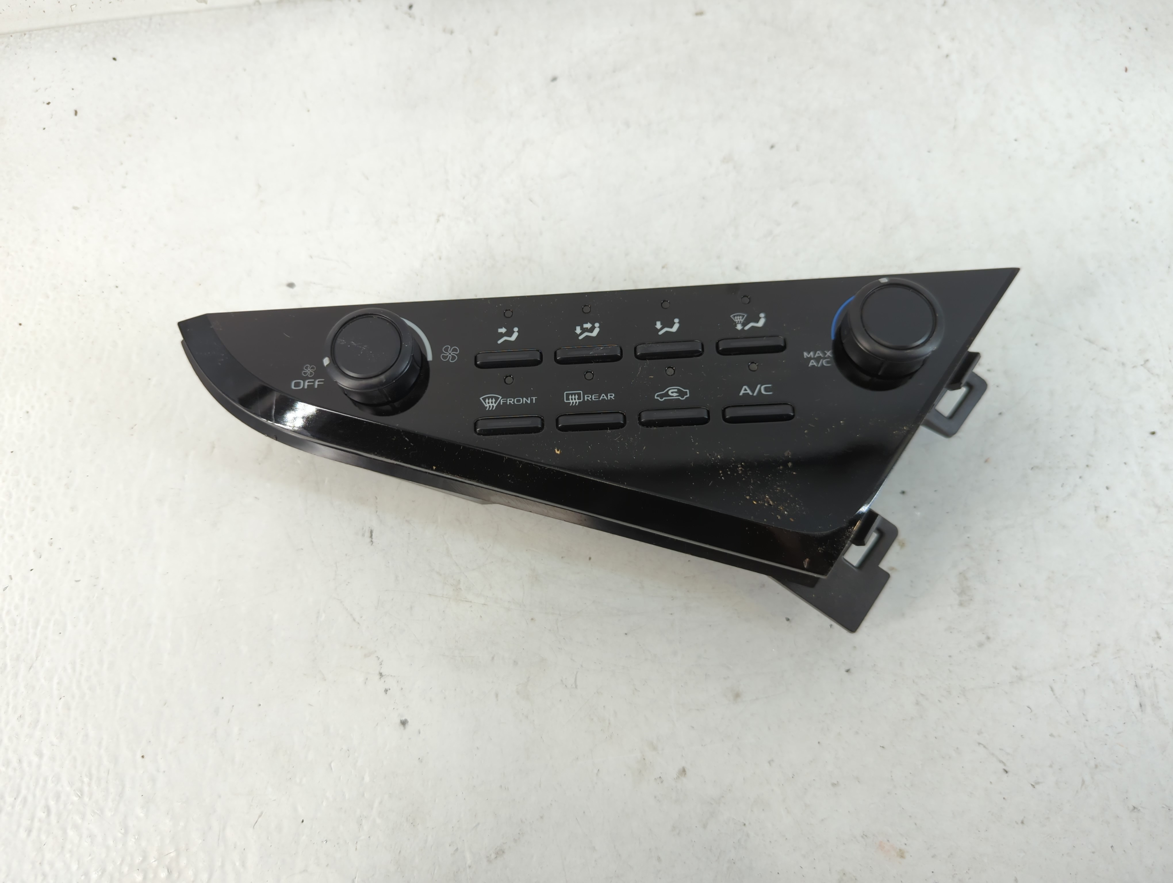 2018-2022 Toyota Camry Ac Heater Climate Control 55900-06470 829629 - Oemusedautoparts1.com