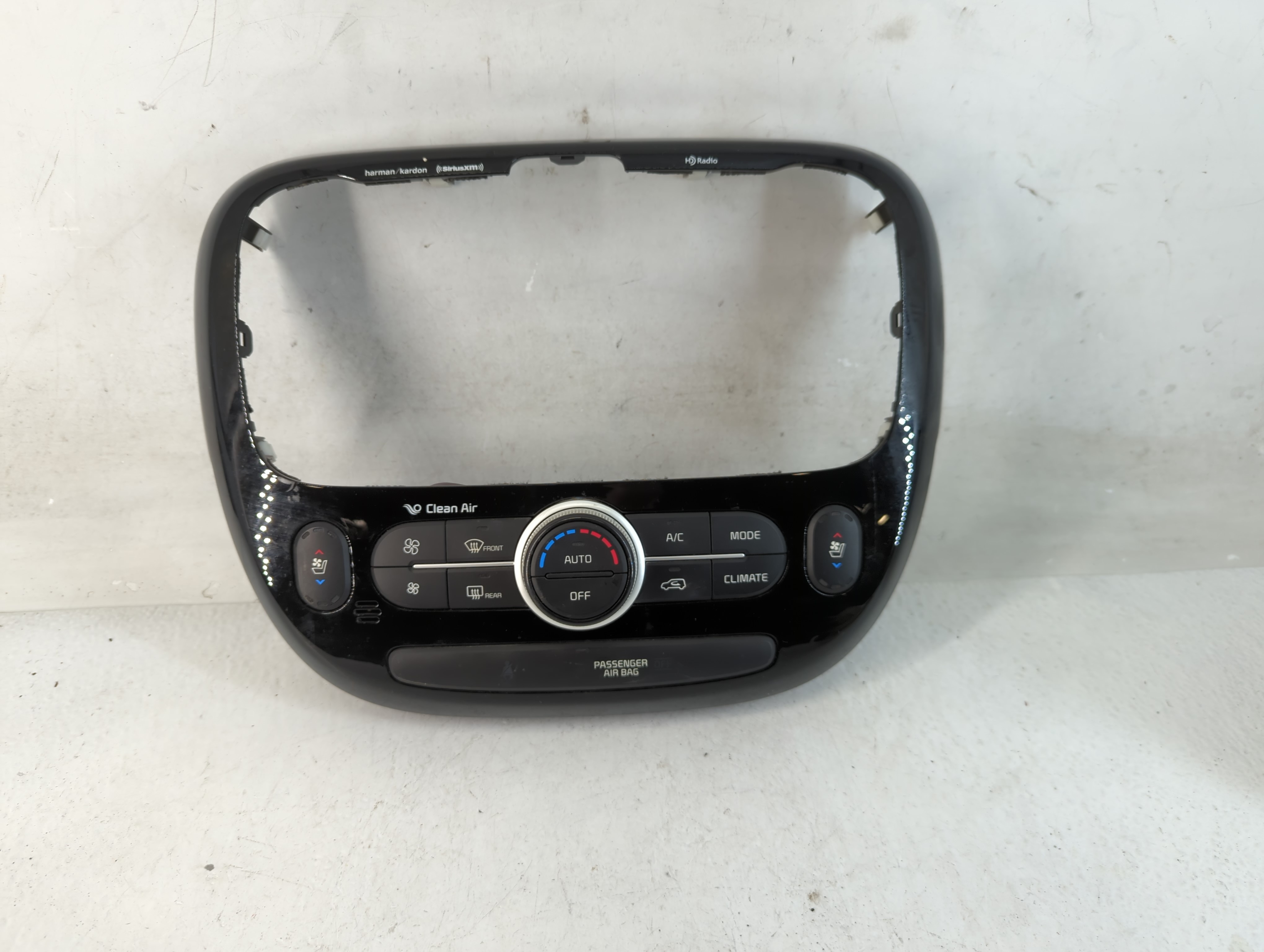 2017-2019 Kia Soul Ac Heater Climate Control 97250-b2gs1ca 829630 - Oemusedautoparts1.com