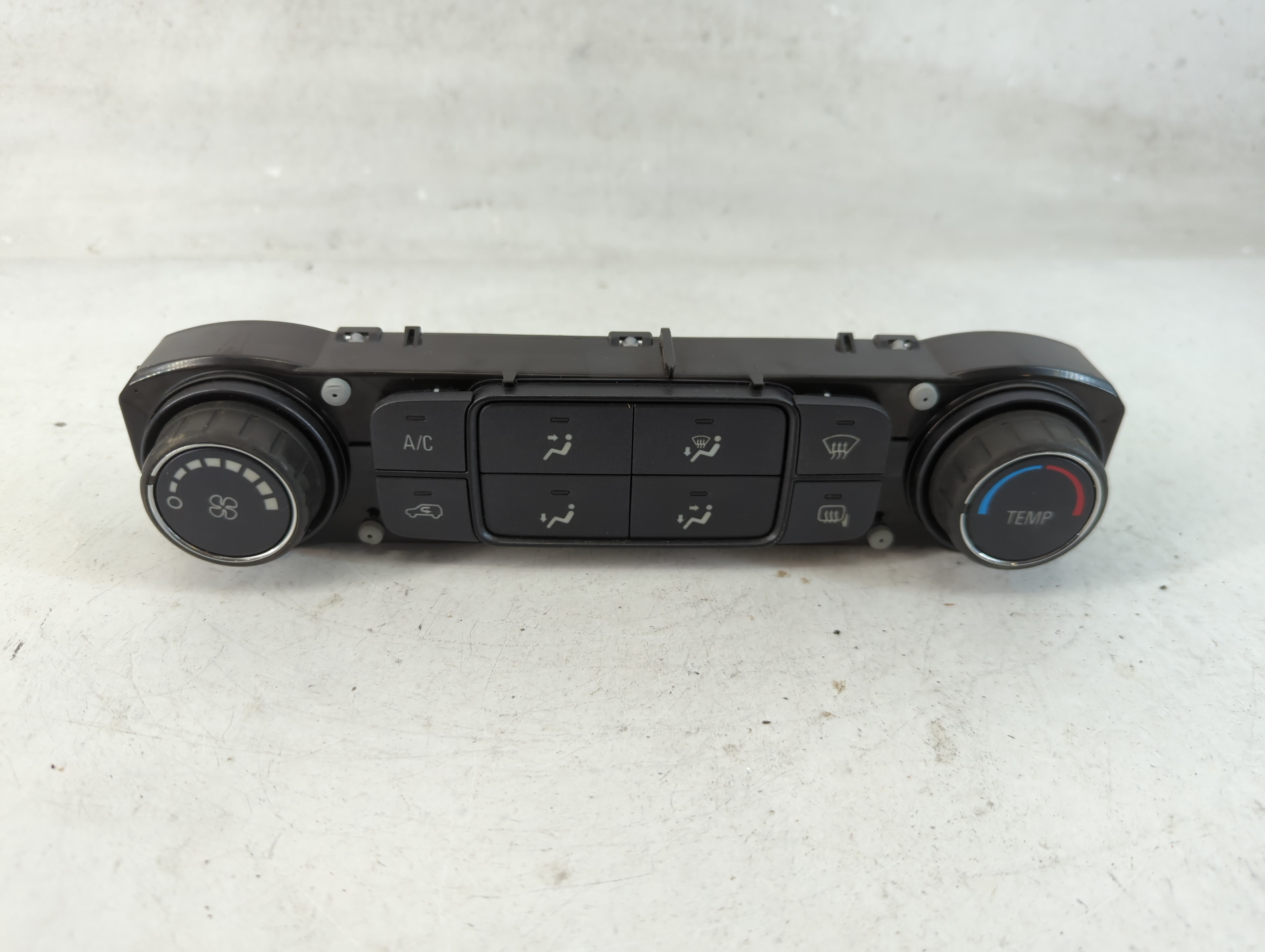 2014-2019 Chevrolet Silverado 1500 Ac Heater Climate Control 84164475 829632 - Oemusedautoparts1.com