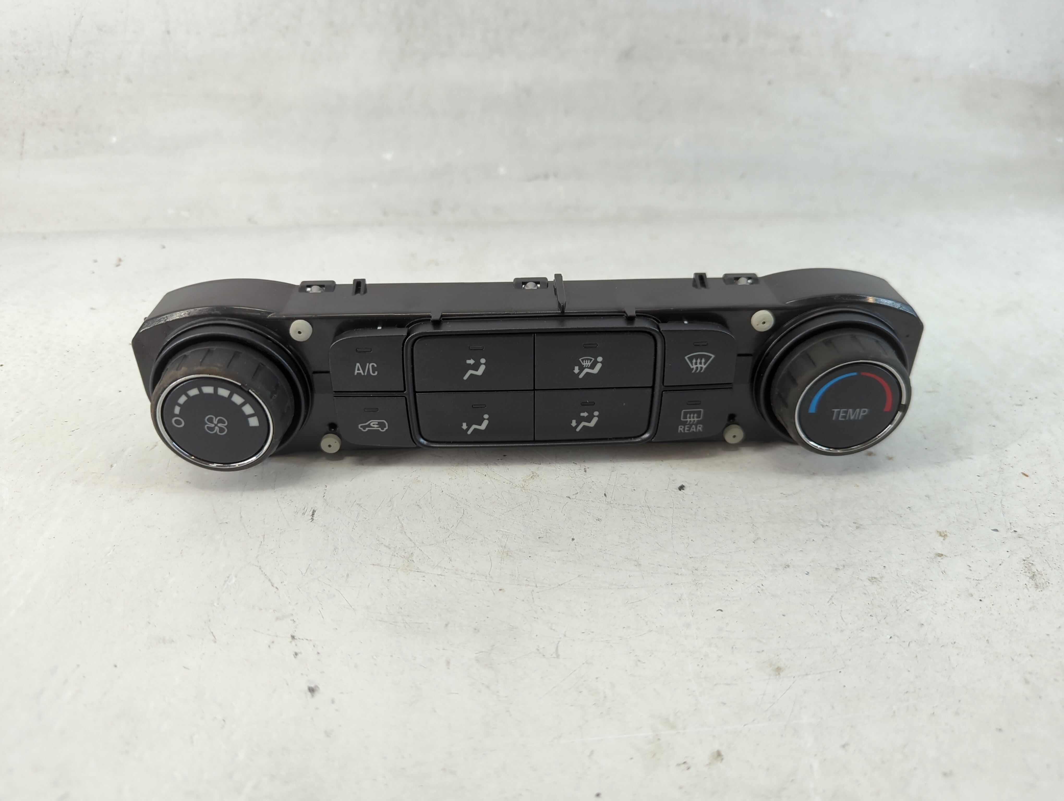 2014-2019 Chevrolet Silverado 1500 Ac Heater Climate Control 84164472 829714 - Oemusedautoparts1.com