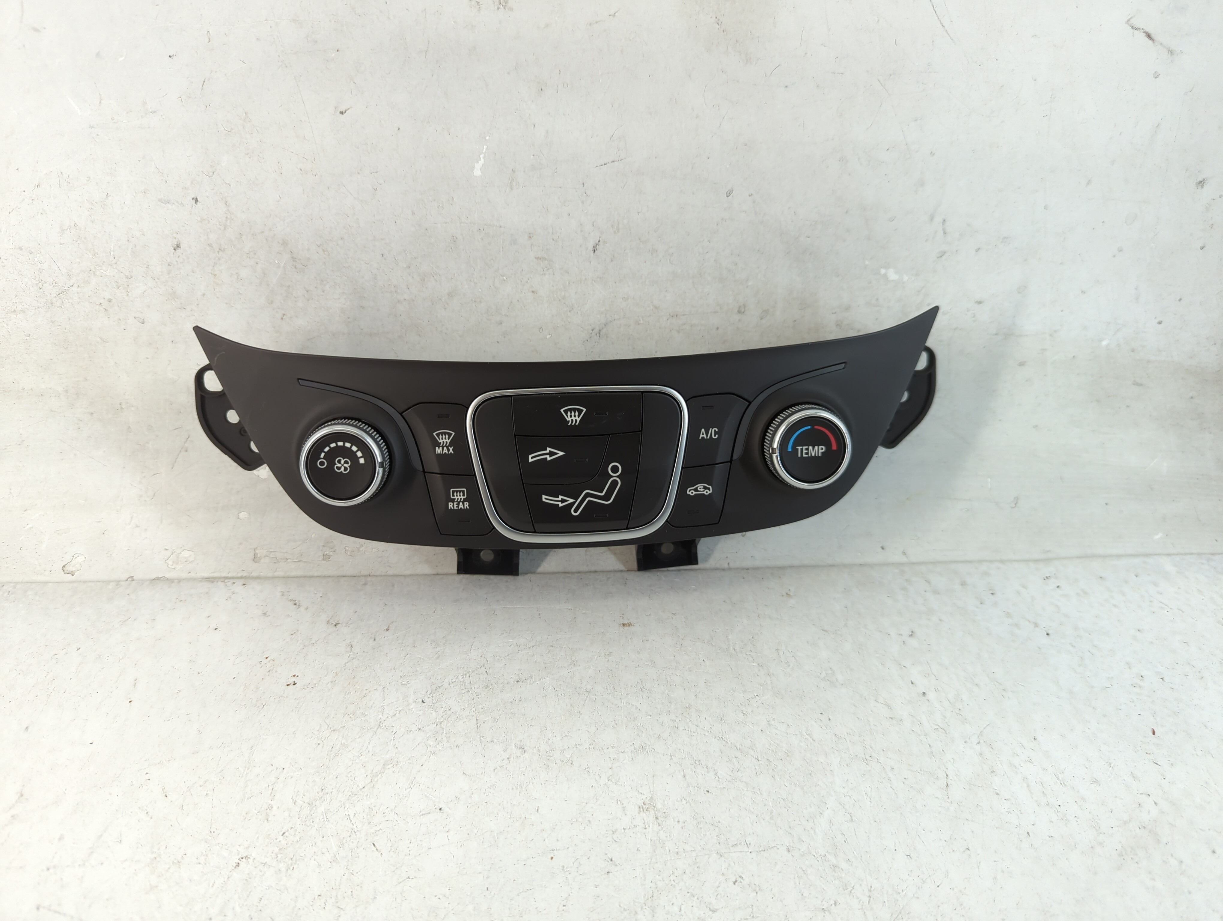 2018-2018 Chevrolet Equinox Ac Heater Climate Control 84175393 829721 - Oemusedautoparts1.com