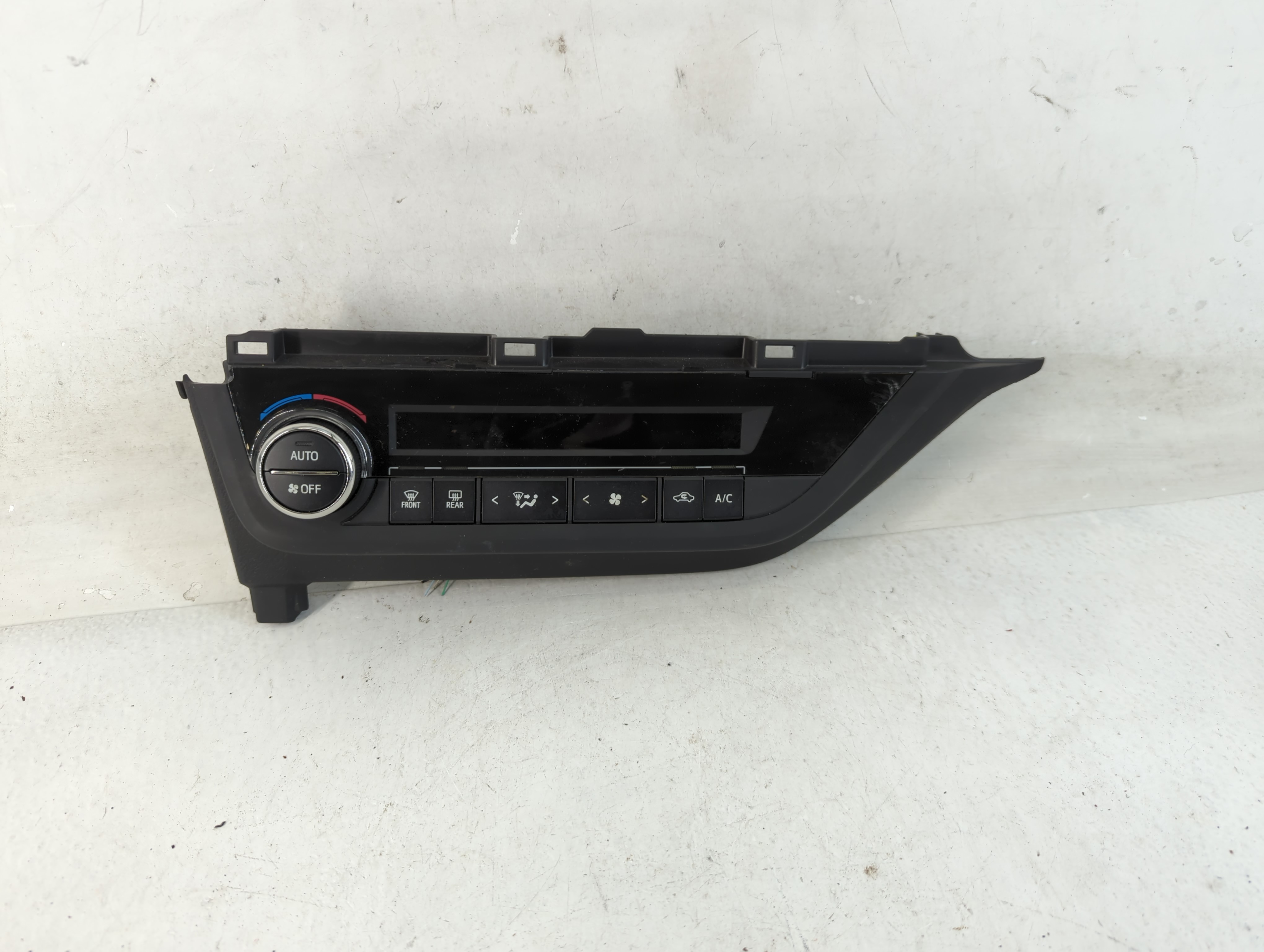 2015-2017 Nissan Sentra Ac Heater Climate Control 75f832 829729 - Oemusedautoparts1.com